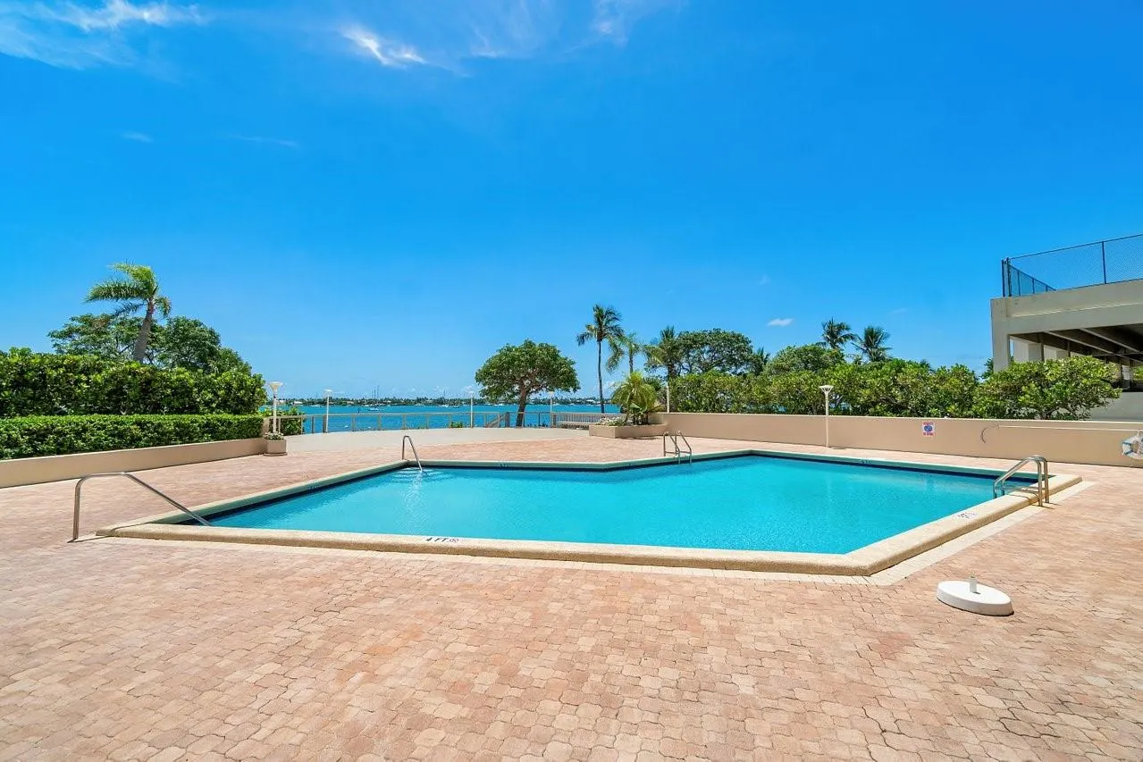 5600 N Flagler Dr, #2004