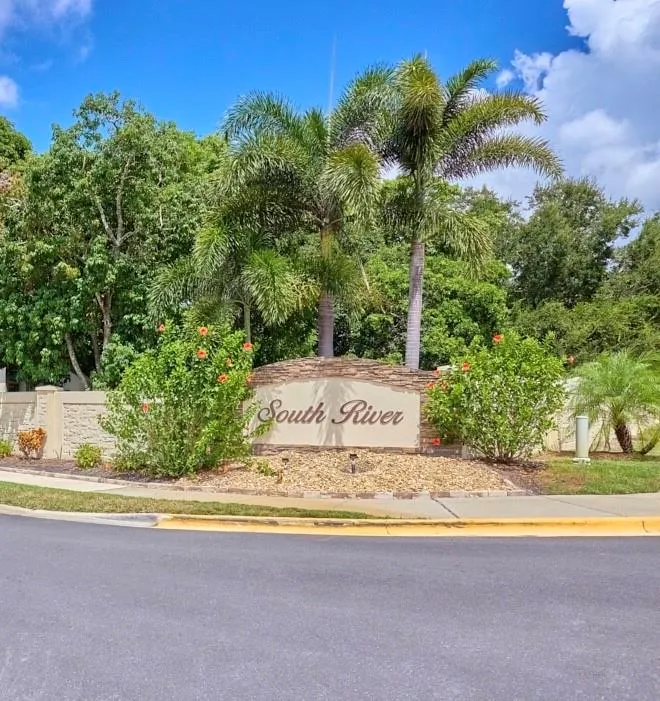 391 SW South River Dr, #203