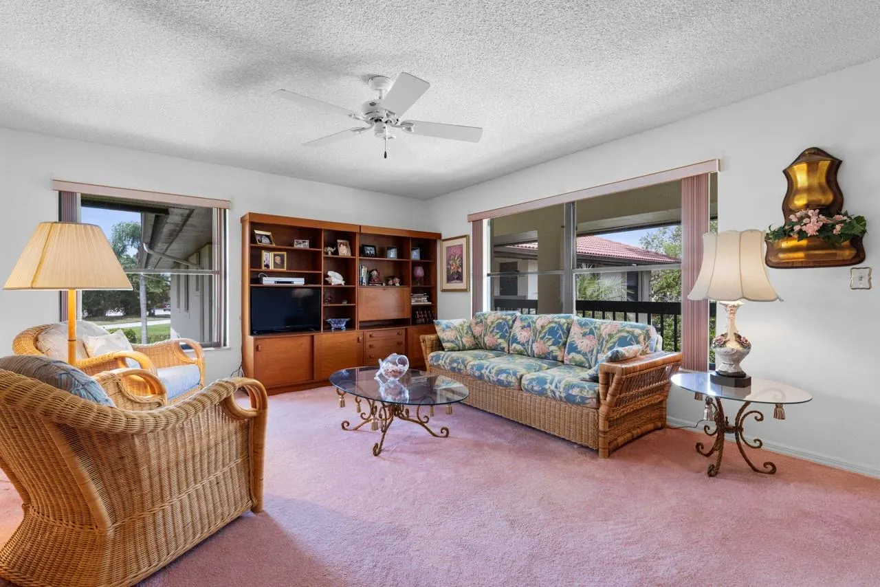 391 SW South River Dr, #203