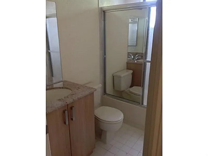 10527 NW 8th St, #10527