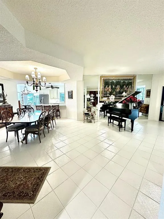 11698 Briarwood Cir, #1