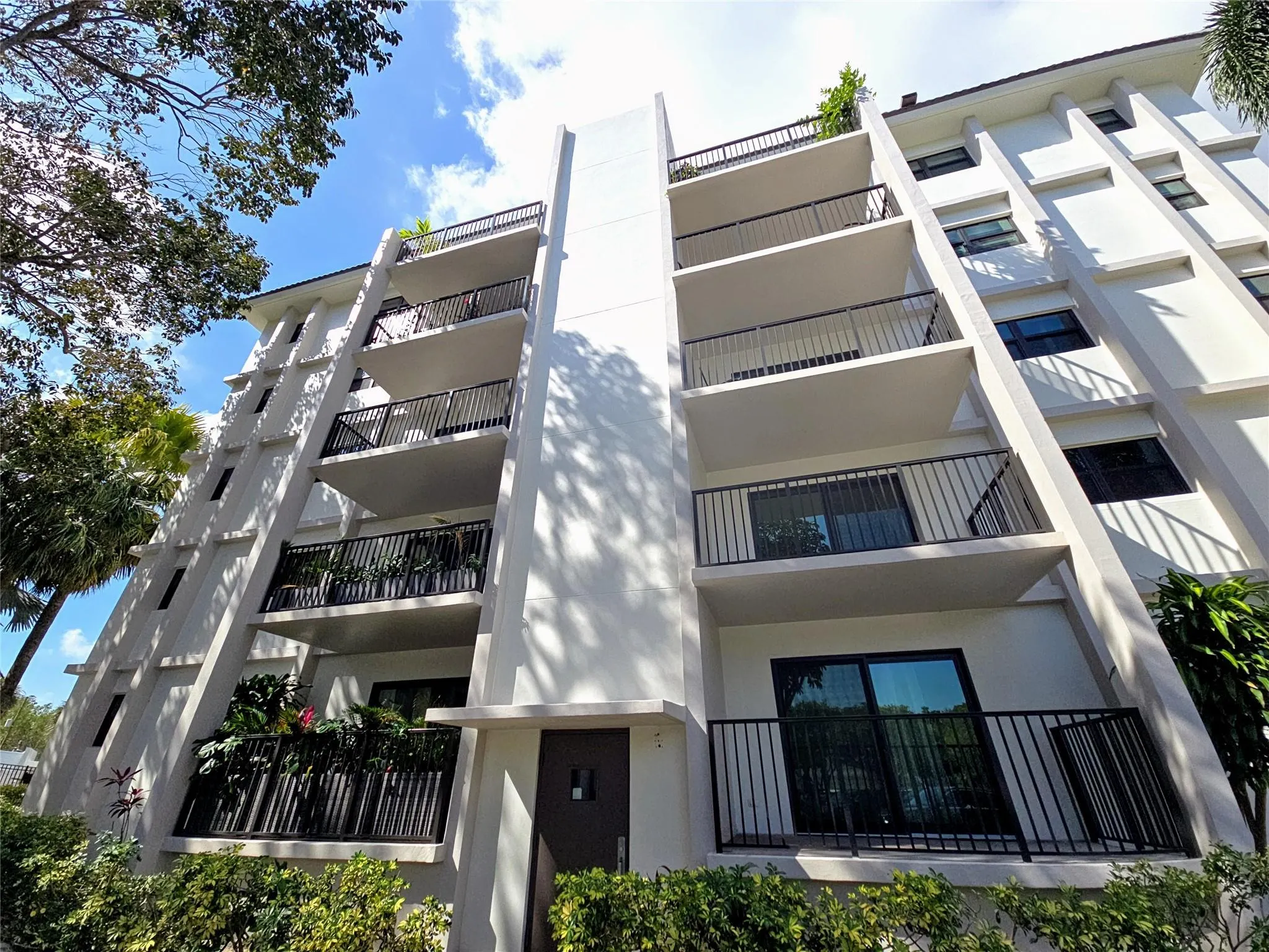 1000 River Reach Dr, #305