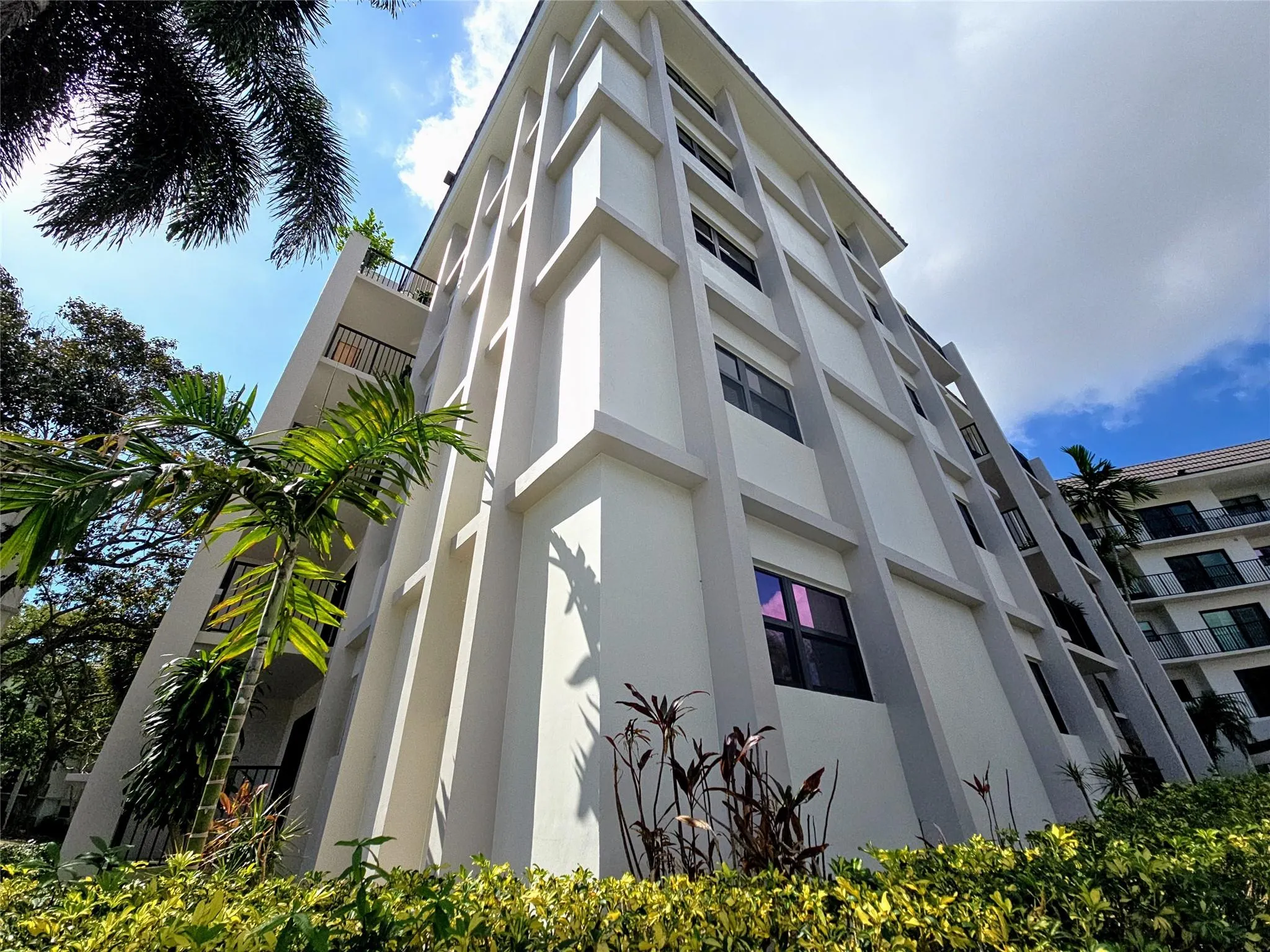 1000 River Reach Dr, #305