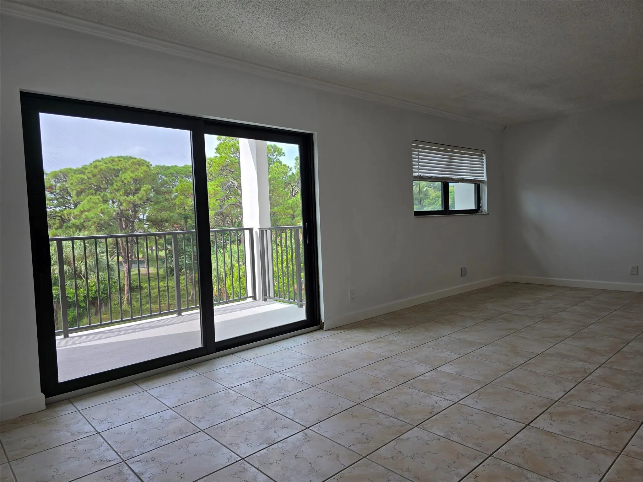 1000 River Reach Dr, #305