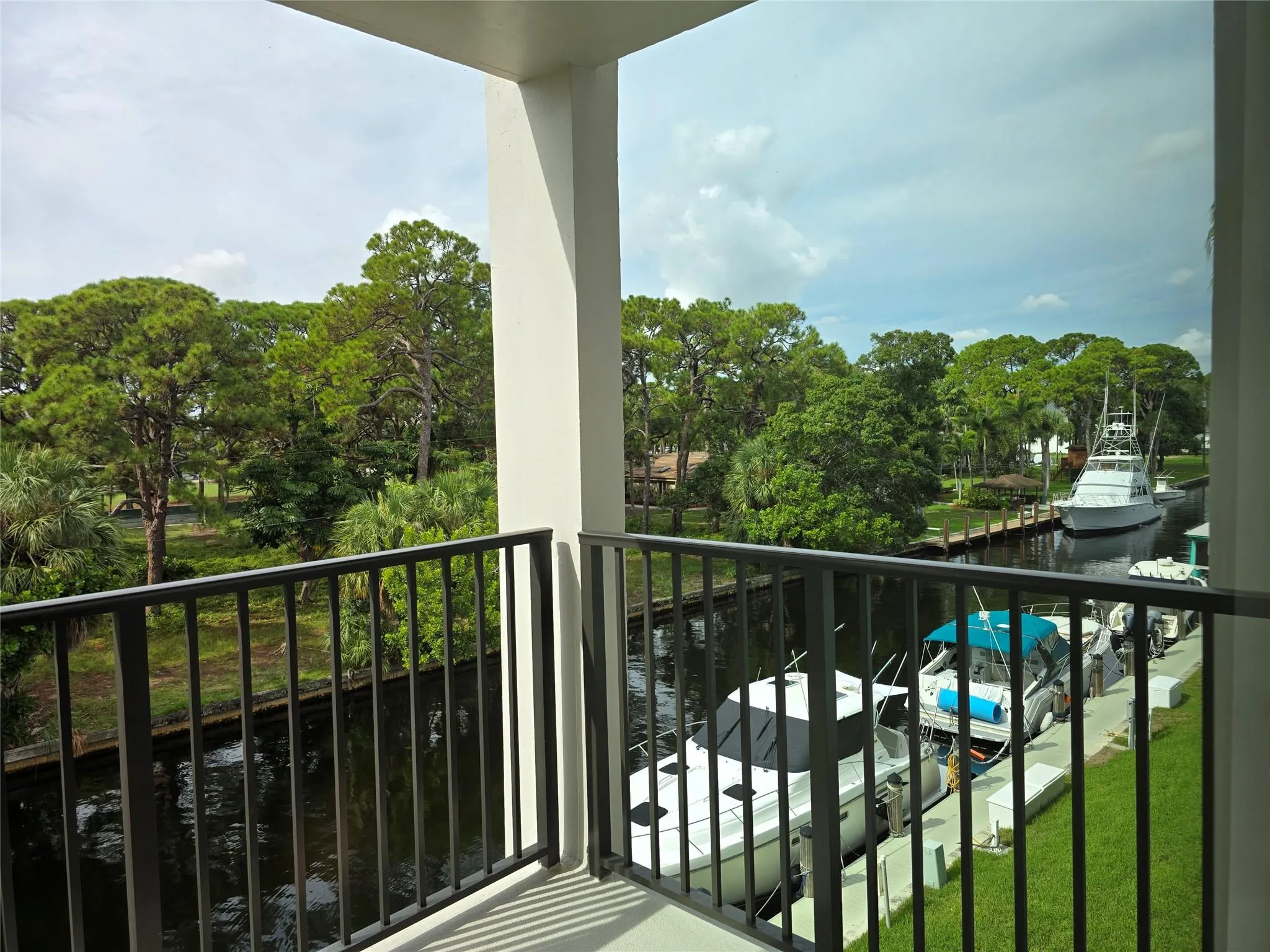 1000 River Reach Dr, #305