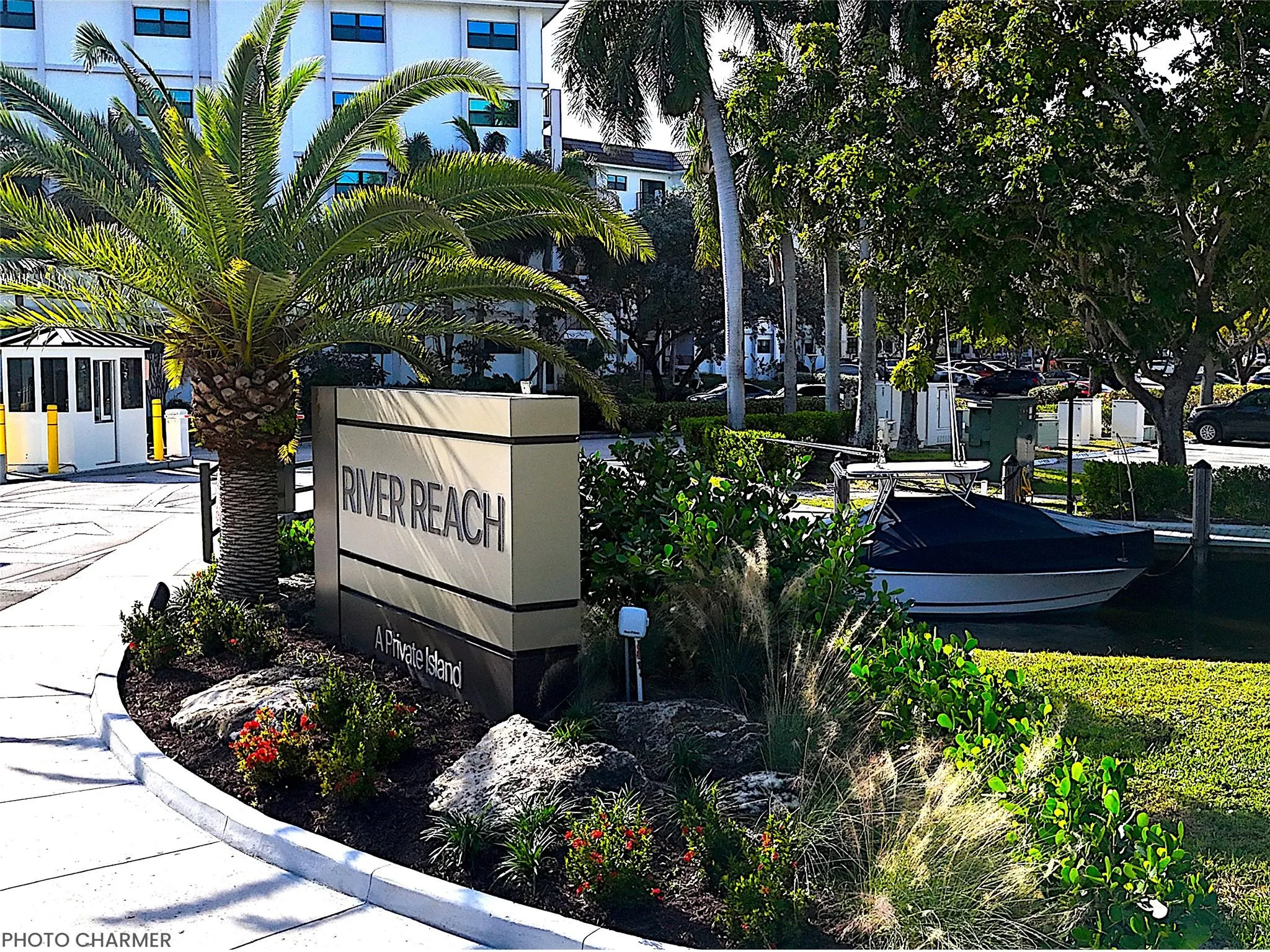 1000 River Reach Dr, #305