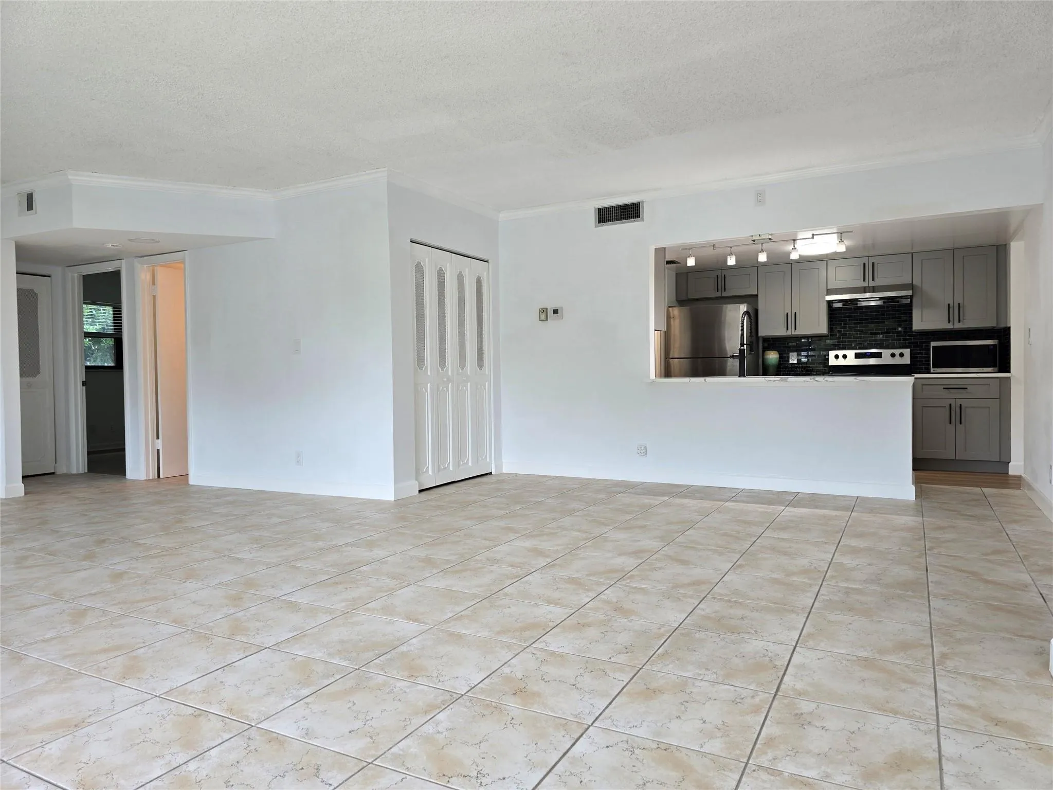 1000 River Reach Dr, #305