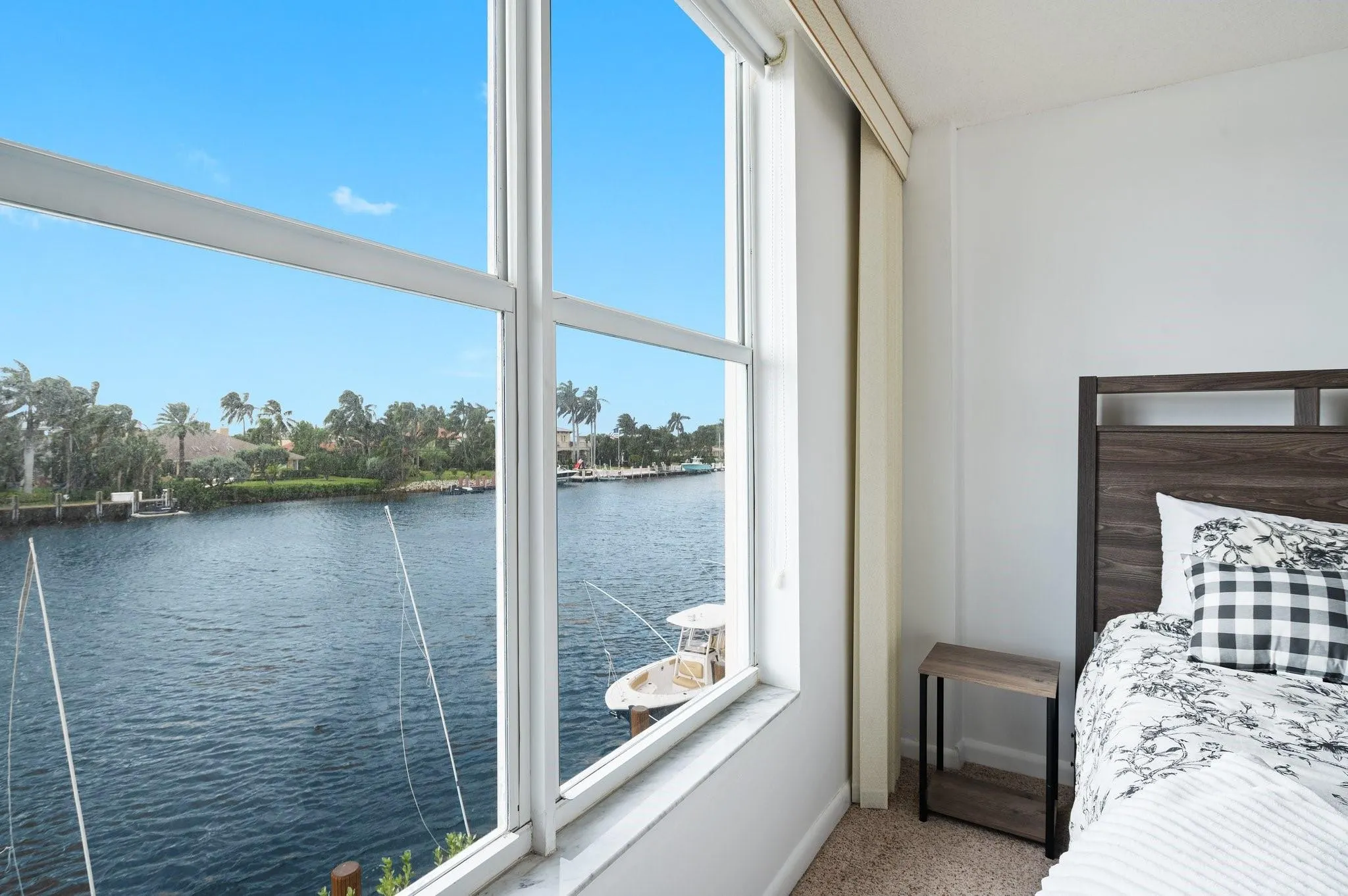 1050 Hillsboro Mile, #203W
