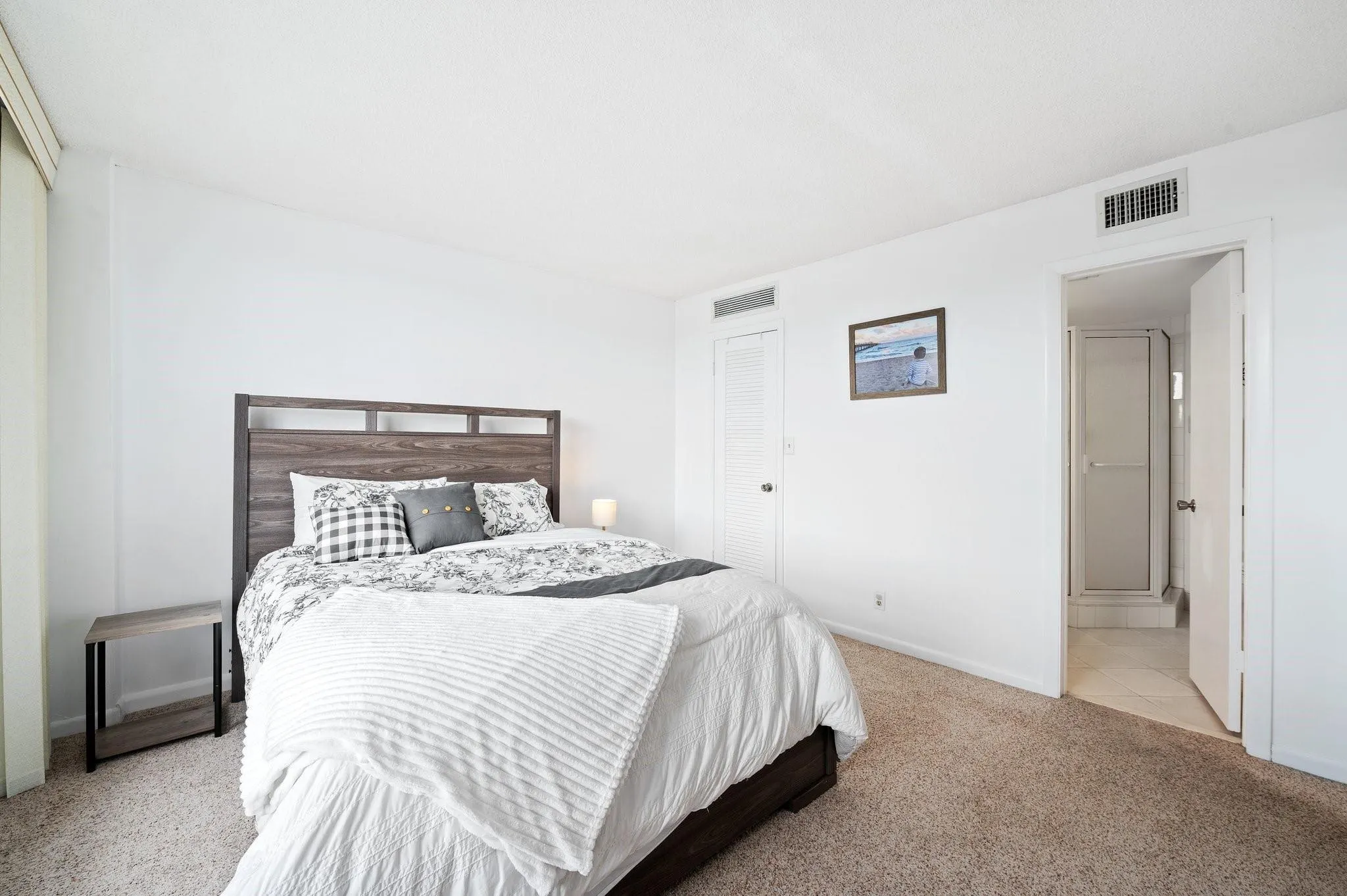 1050 Hillsboro Mile, #203W