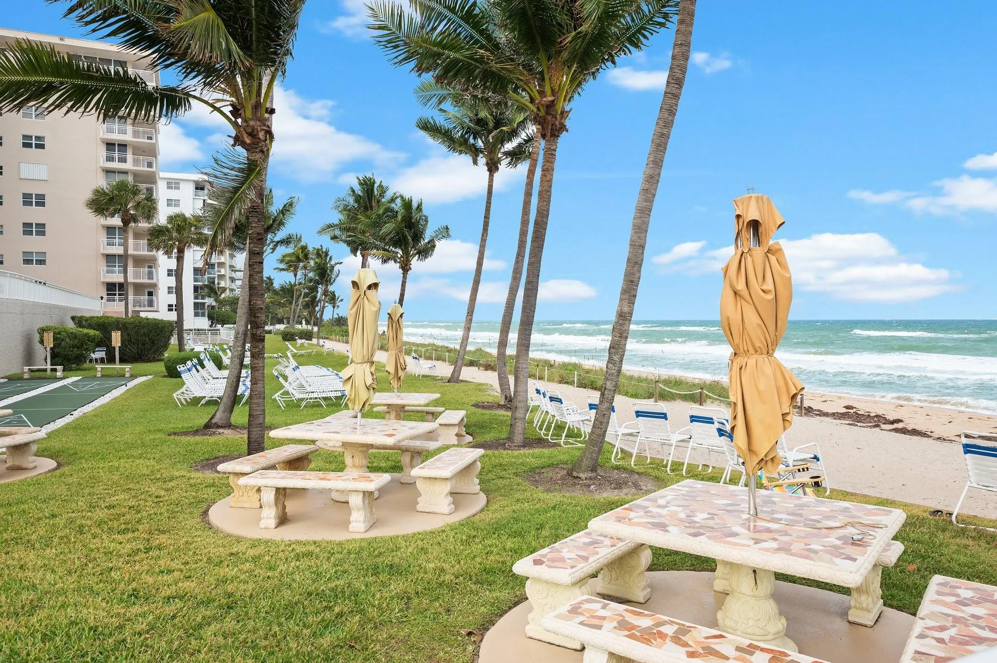 1050 Hillsboro Mile, #203W