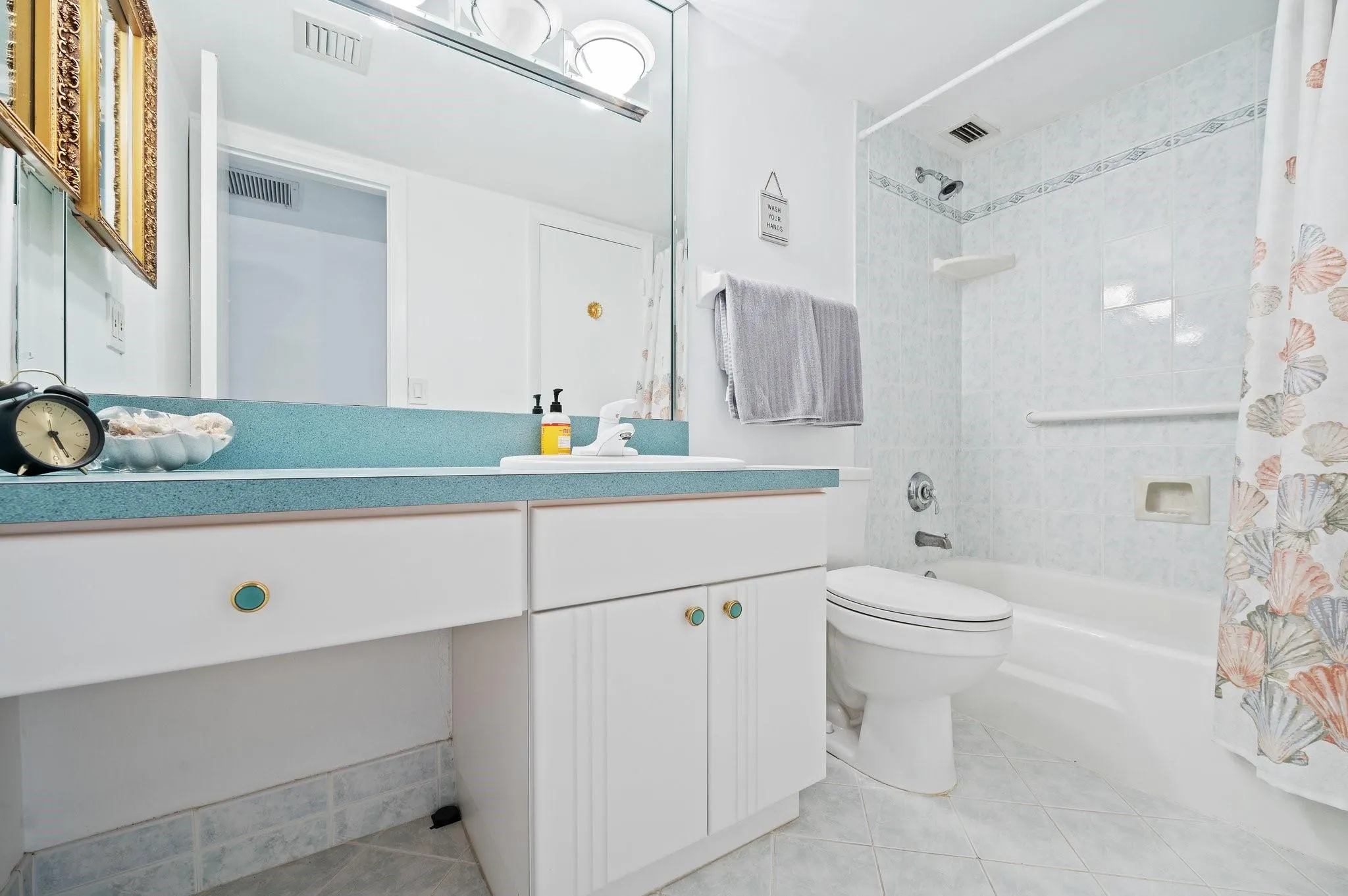 1050 Hillsboro Mile, #203W