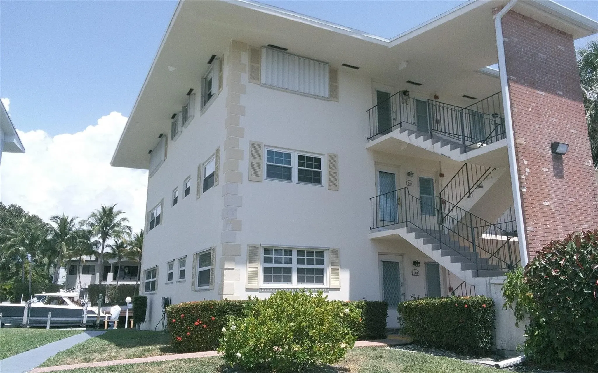 460 Paradise Isle Blvd, #301