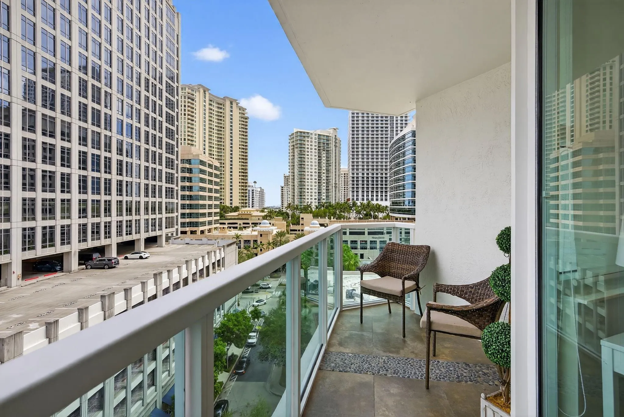 350 SE 2nd St, #1030