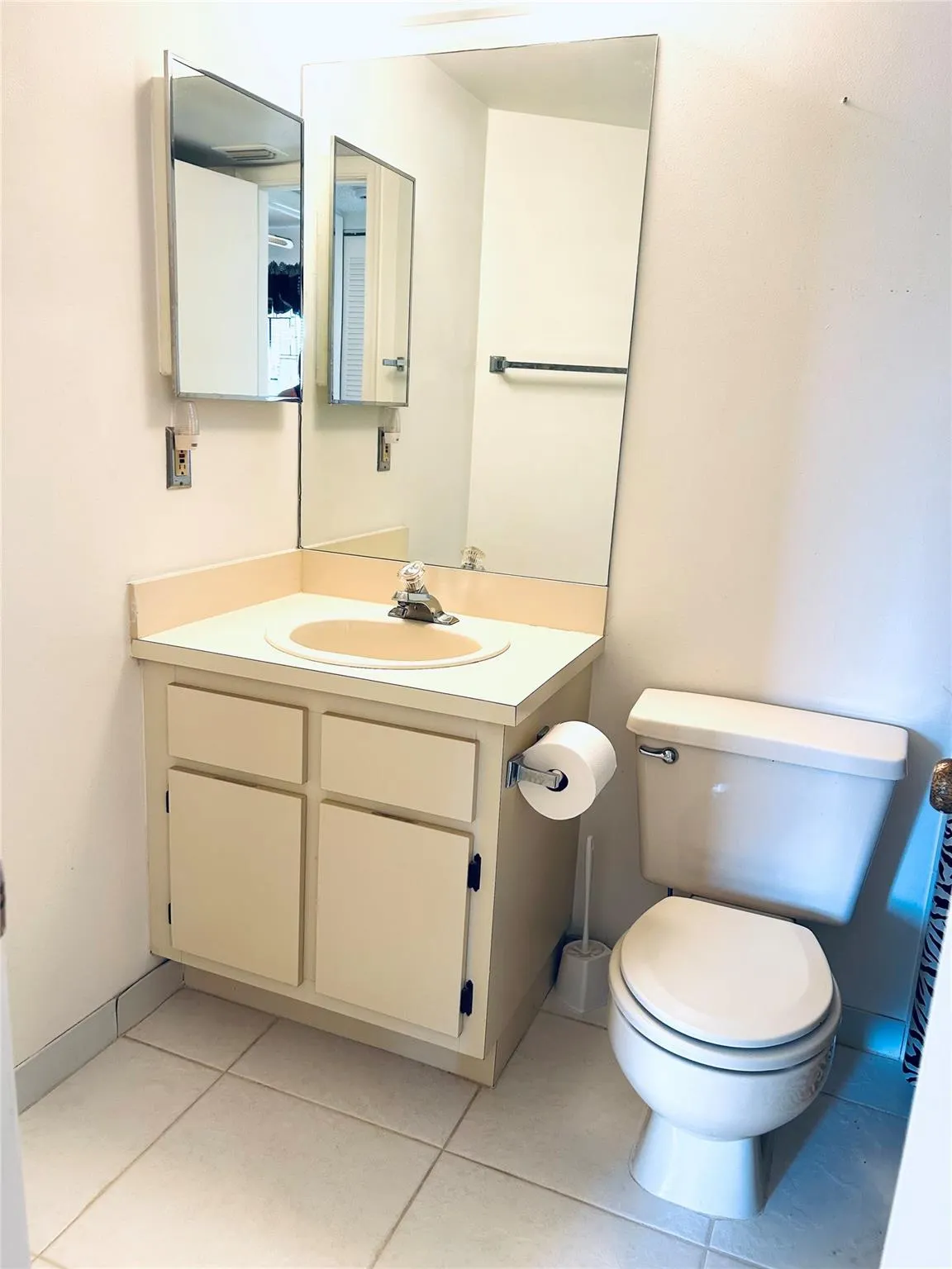 5550 Lakeside Drive, #203