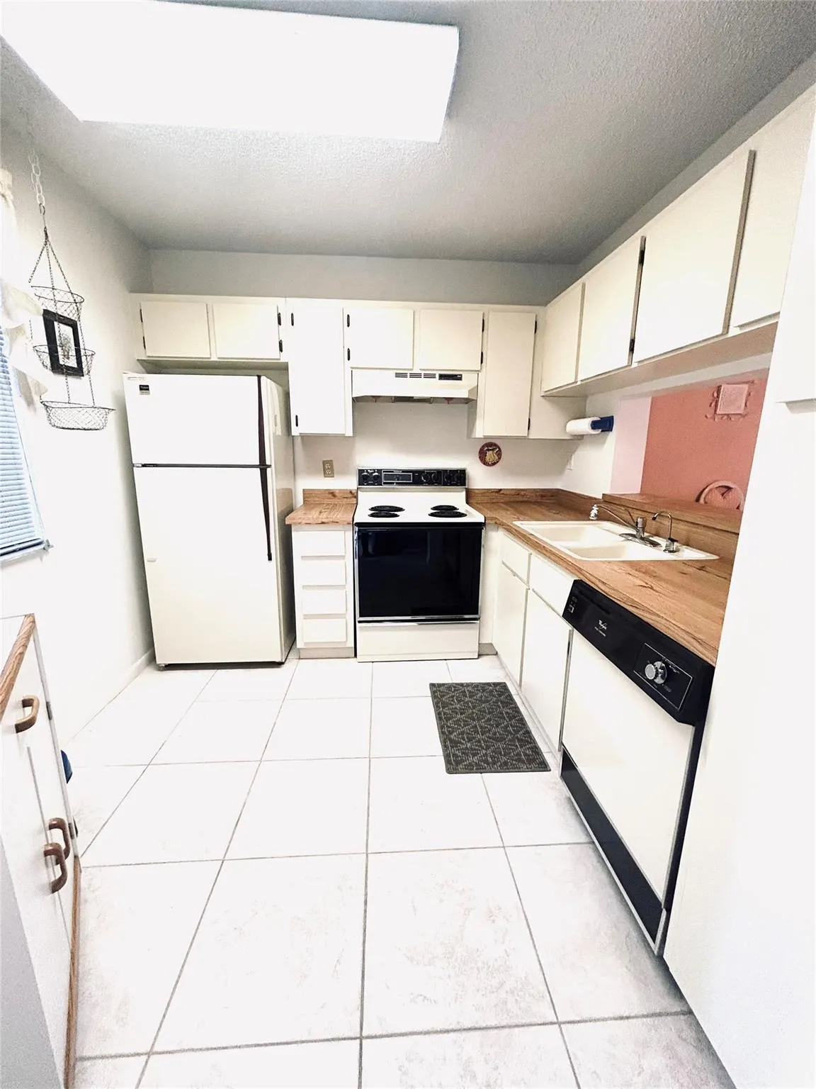 5550 Lakeside Drive, #203