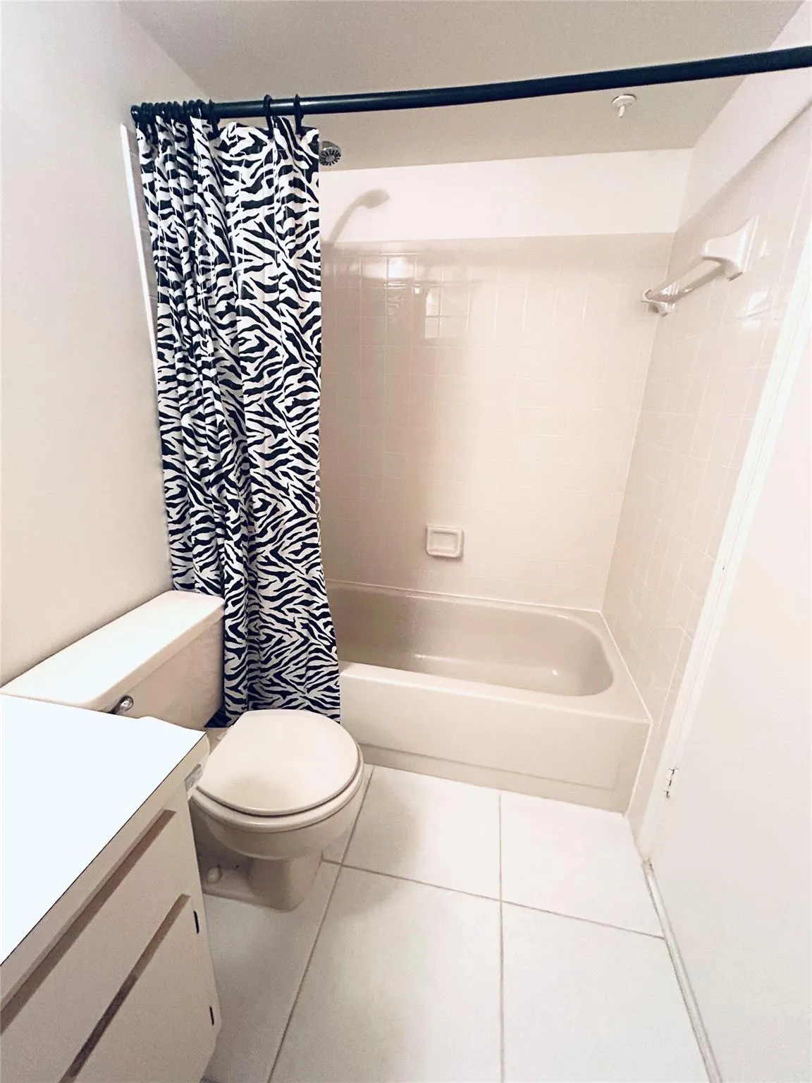 5550 Lakeside Drive, #203