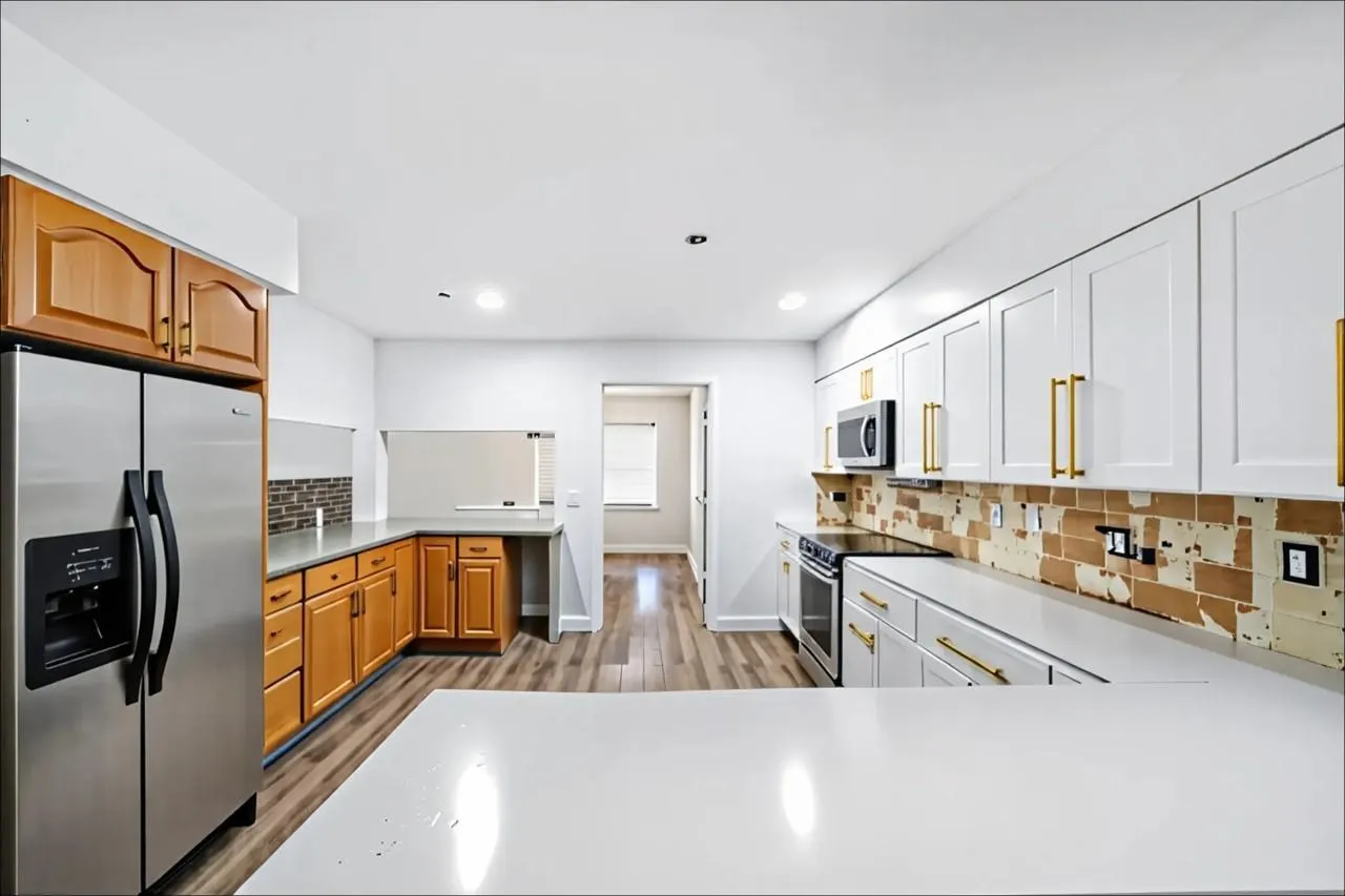4221 NW 107th Ave