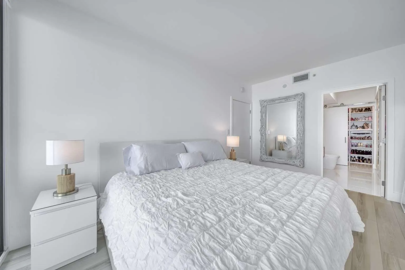 6365 Collins Avenue, #2406