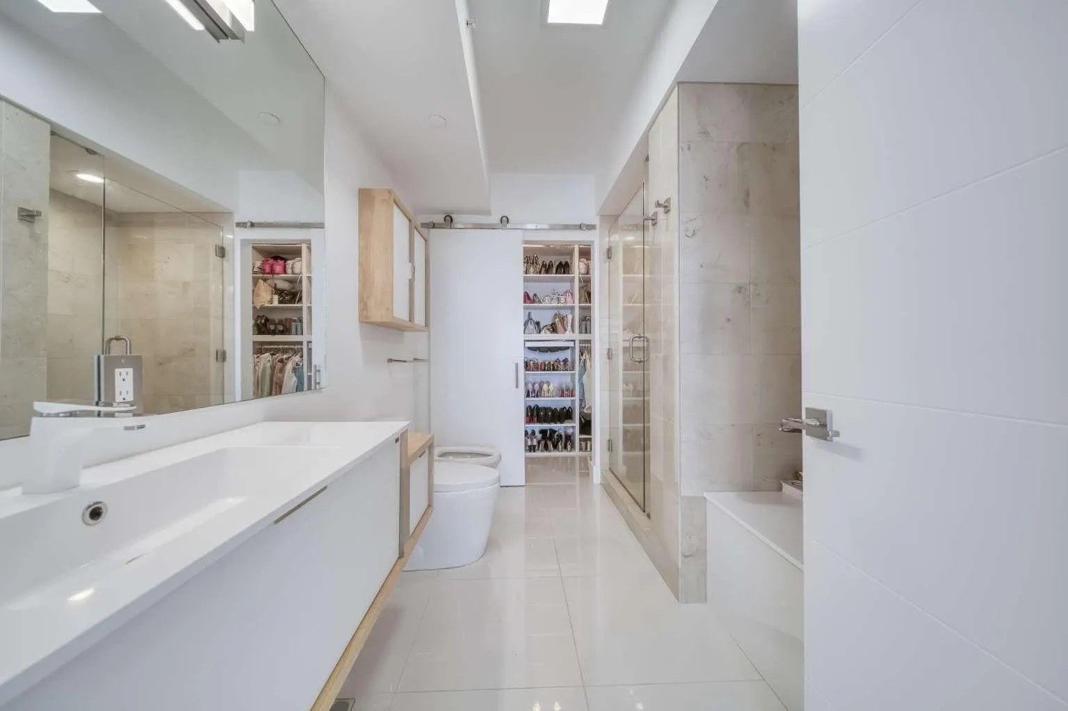 6365 Collins Avenue, #2406