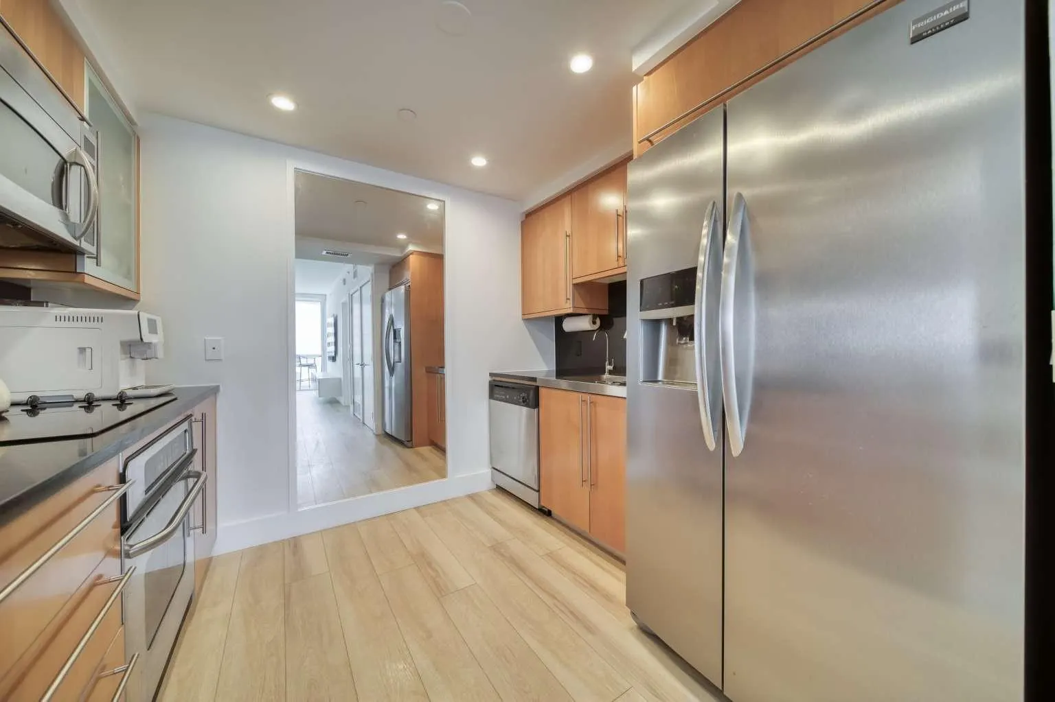 6365 Collins Avenue, #2406
