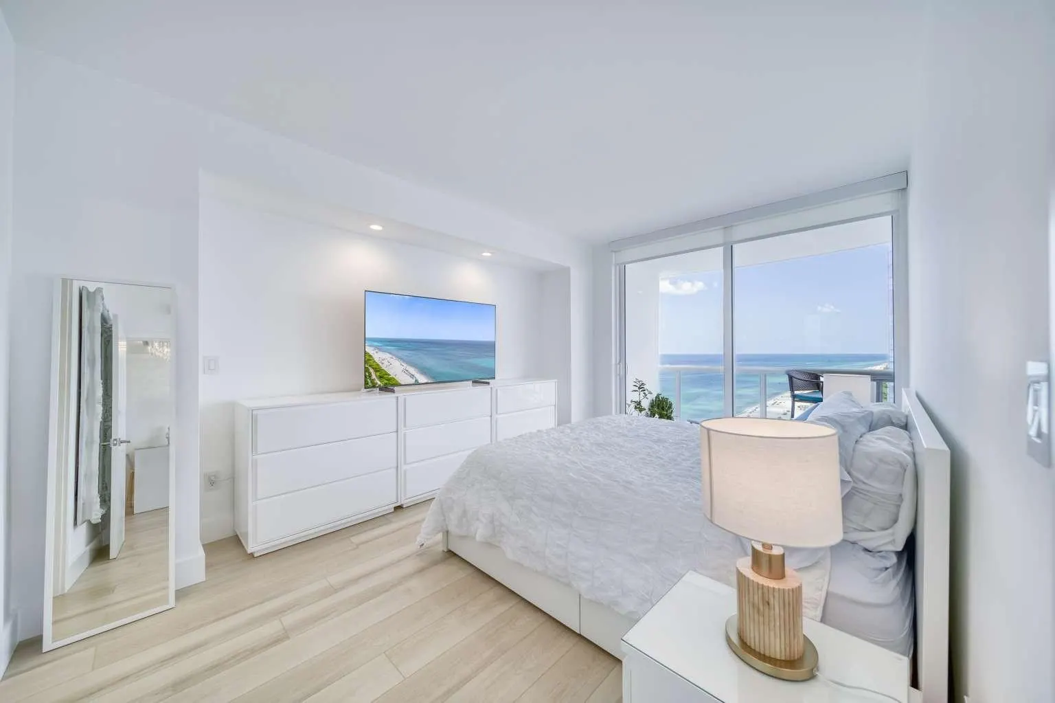 6365 Collins Avenue, #2406