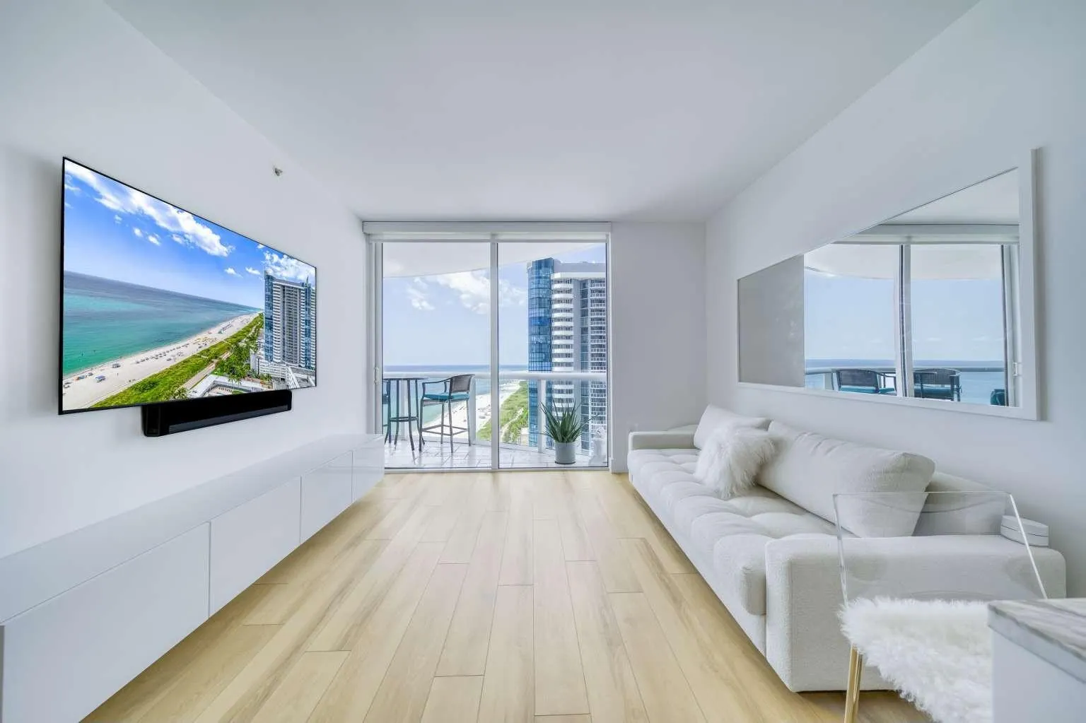 6365 Collins Avenue, #2406