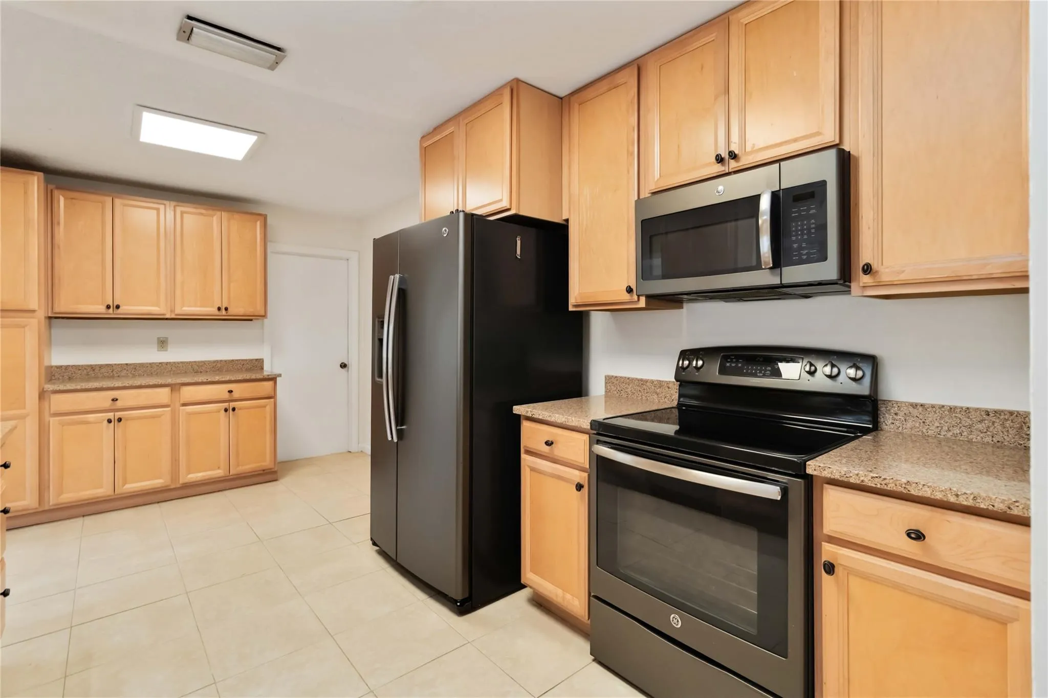 735 NW 73rd Ter