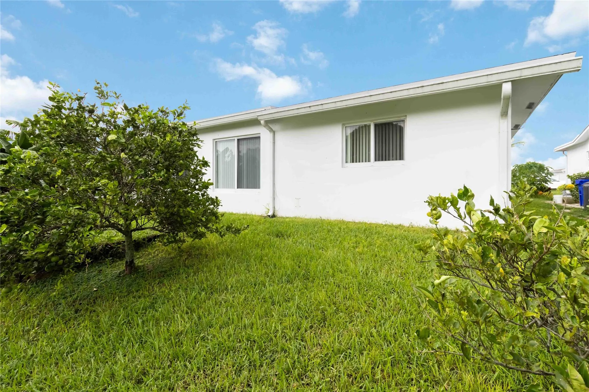 735 NW 73rd Ter