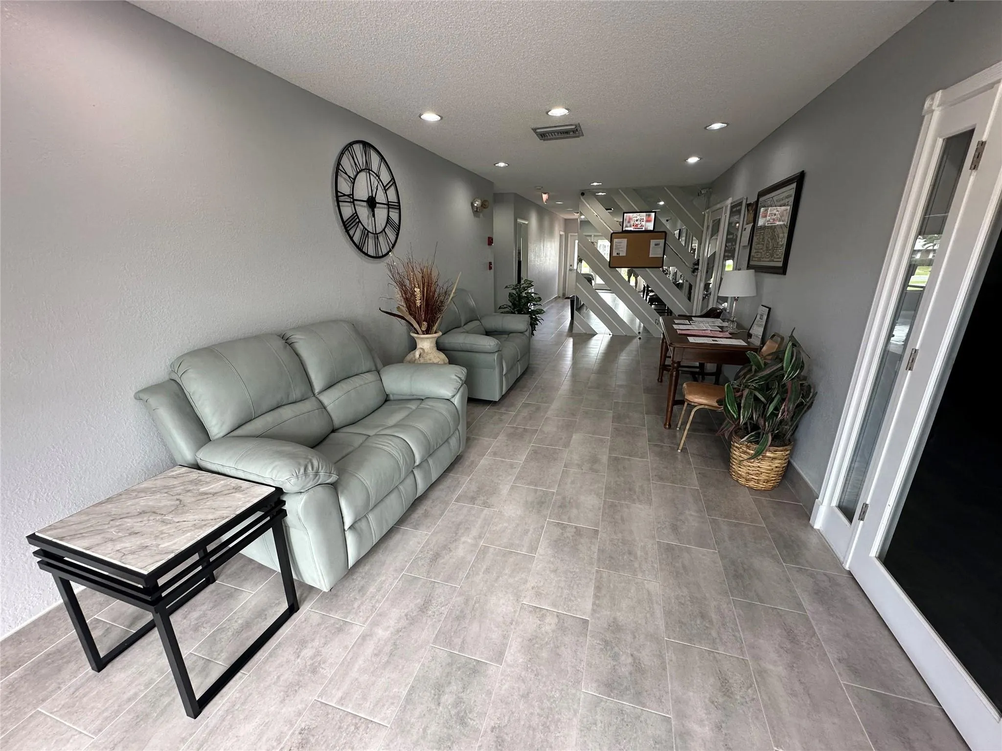 735 NW 73rd Ter