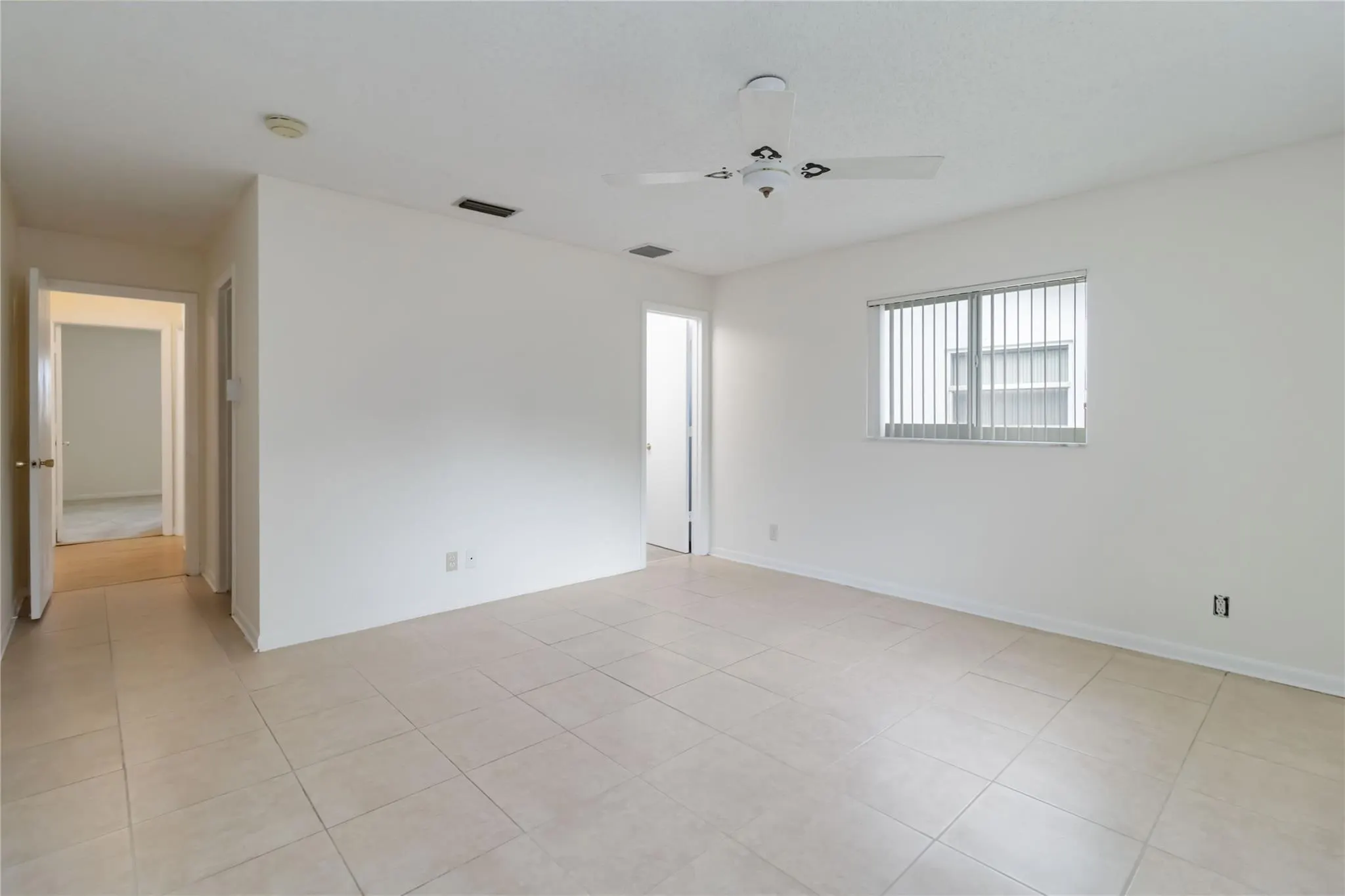 735 NW 73rd Ter