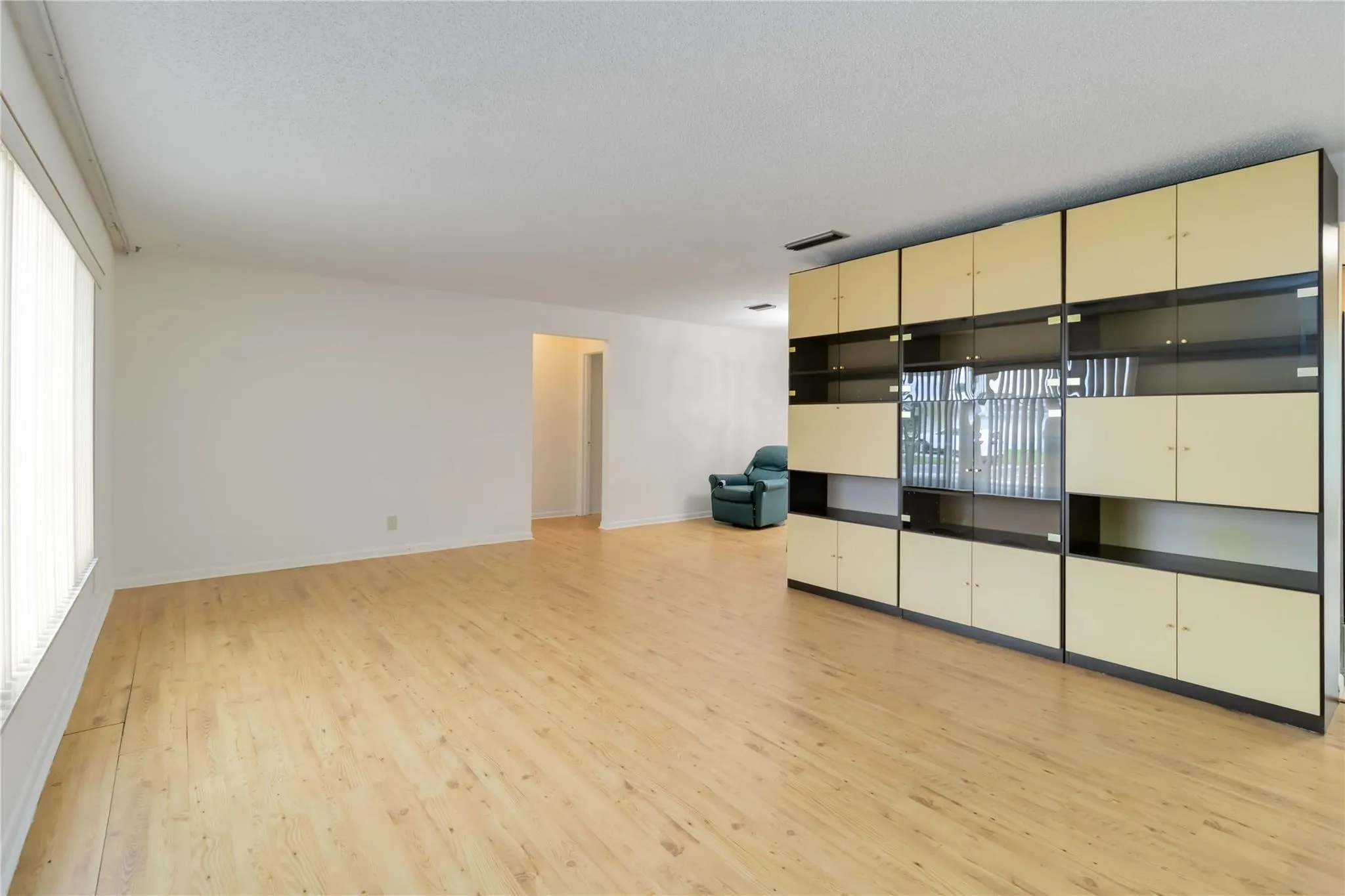 735 NW 73rd Ter