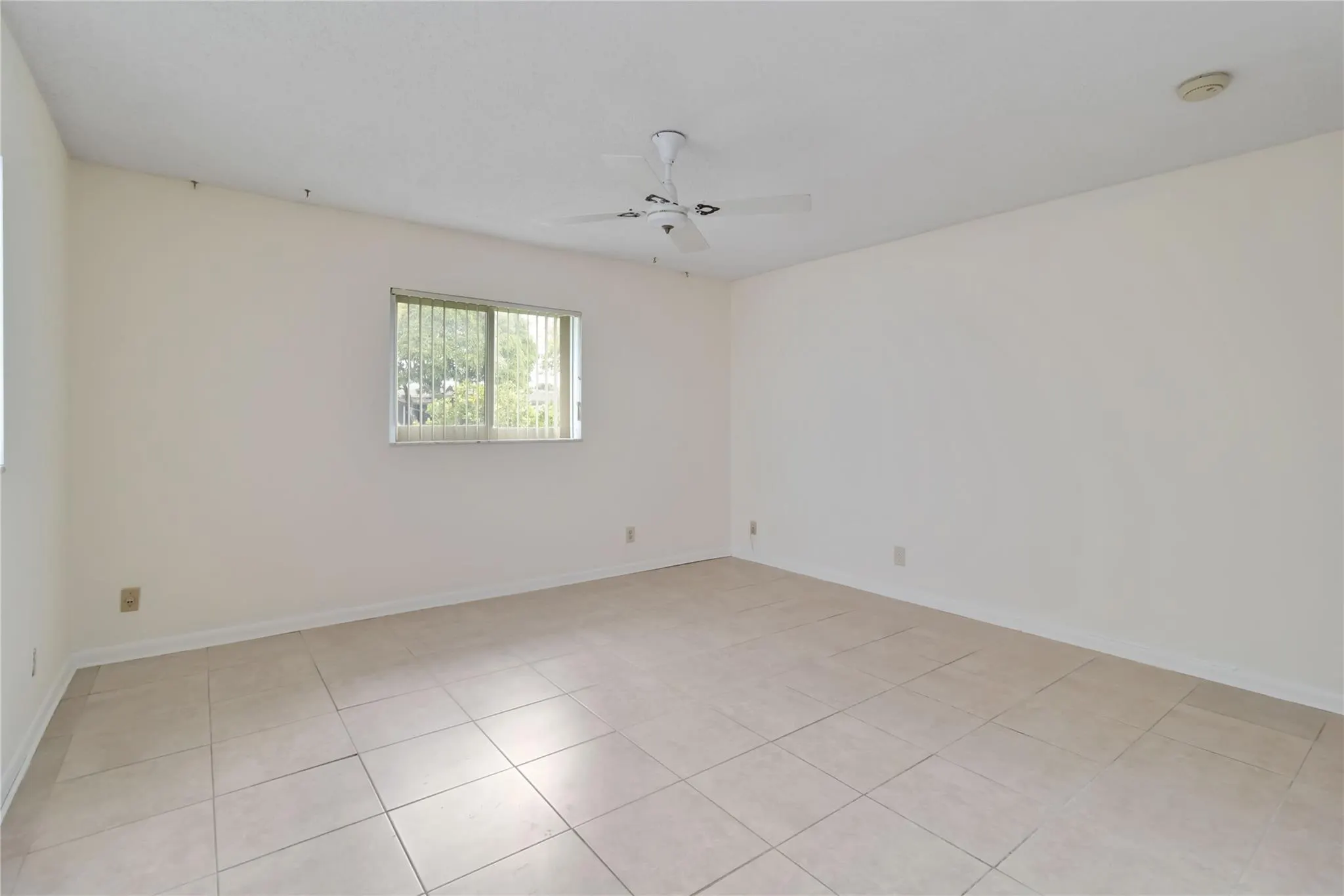 735 NW 73rd Ter