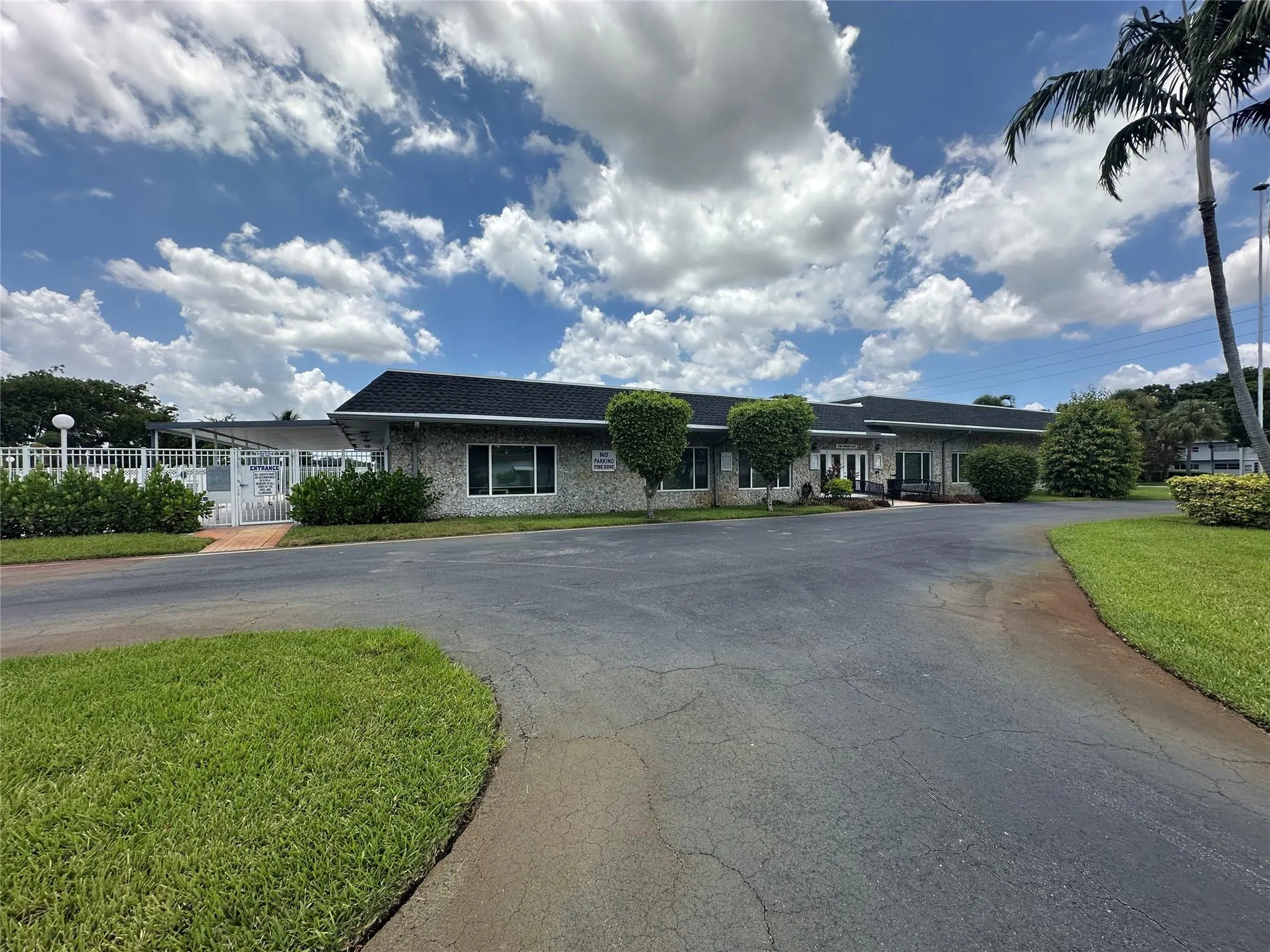 735 NW 73rd Ter