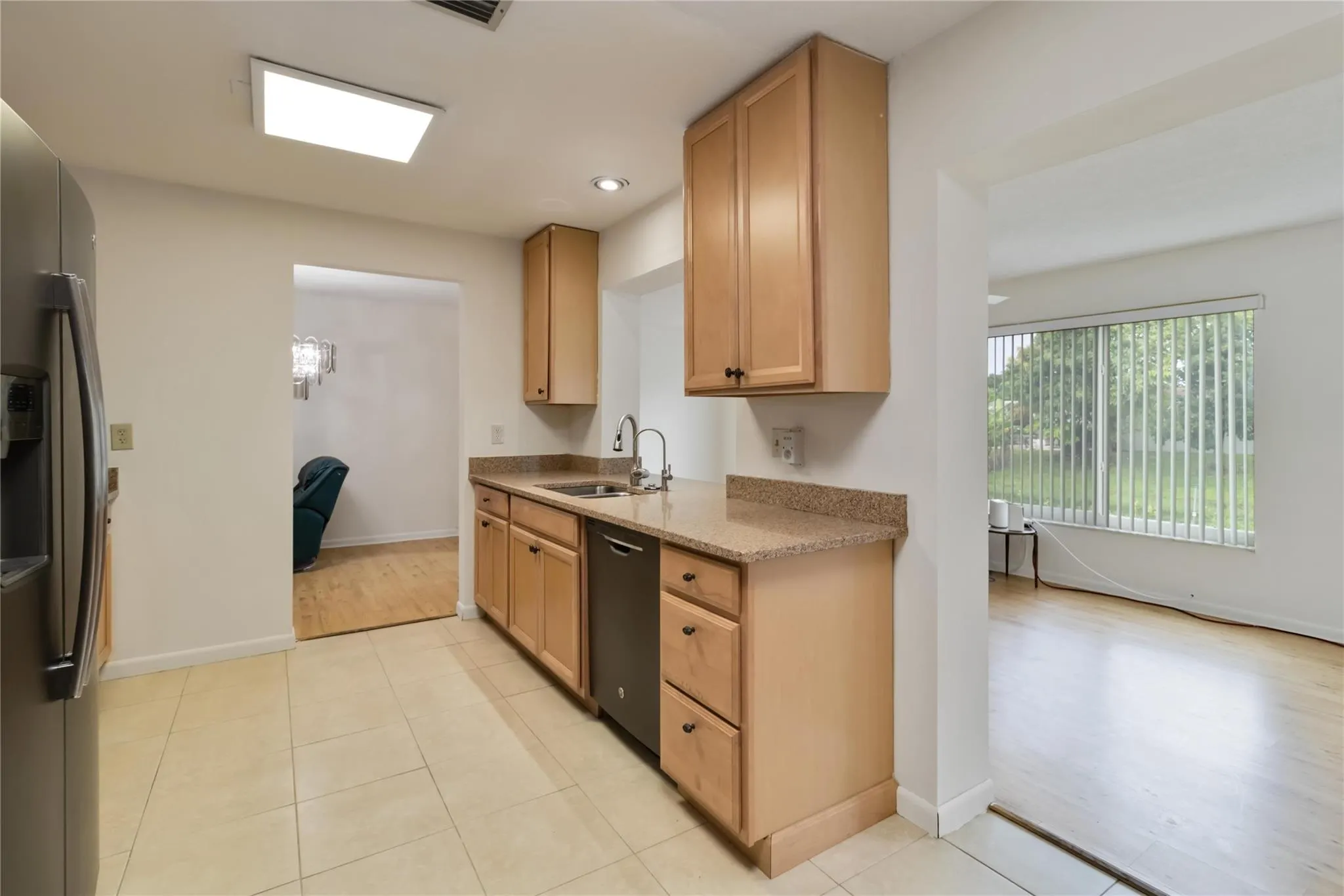 735 NW 73rd Ter