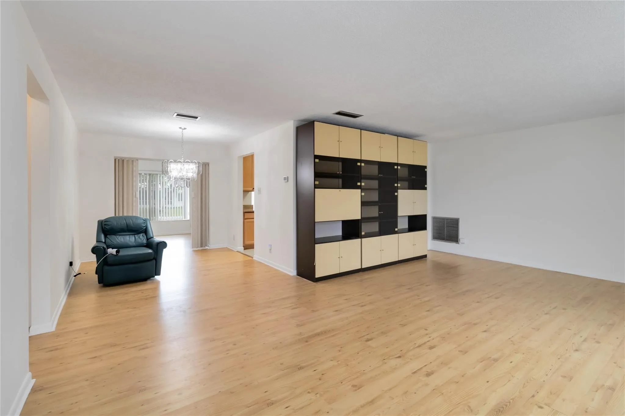 735 NW 73rd Ter