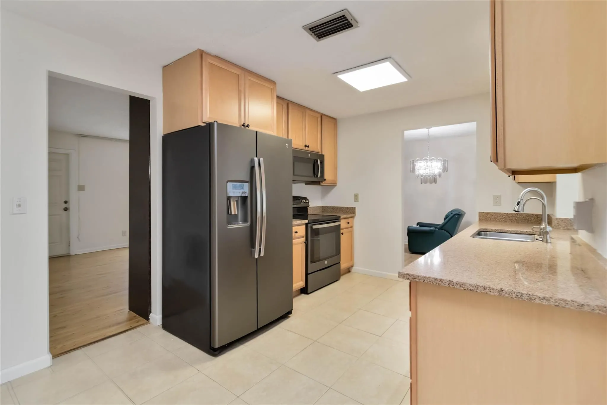735 NW 73rd Ter