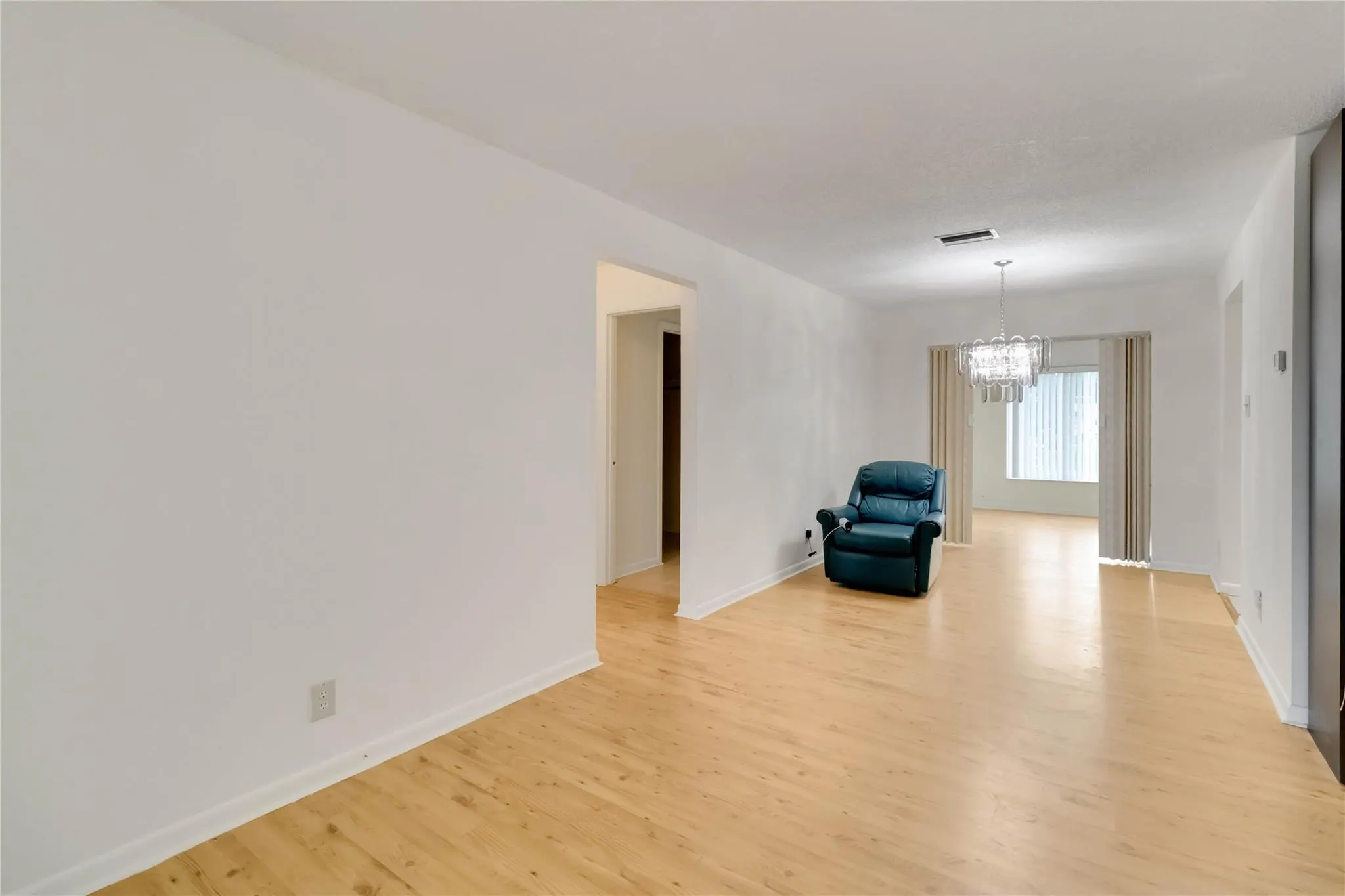 735 NW 73rd Ter