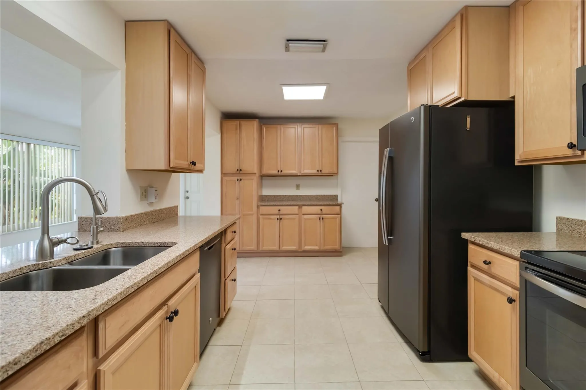 735 NW 73rd Ter