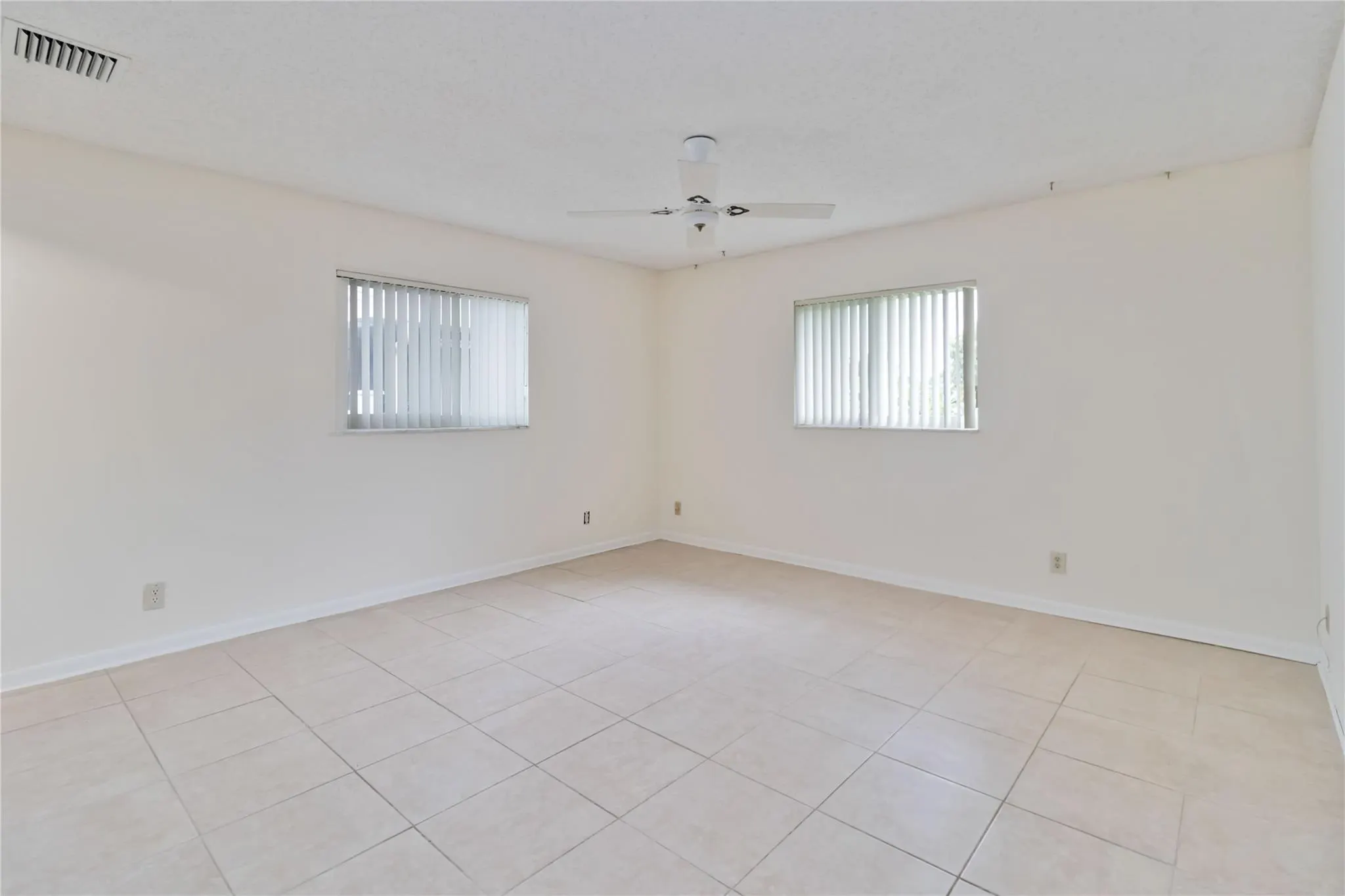 735 NW 73rd Ter