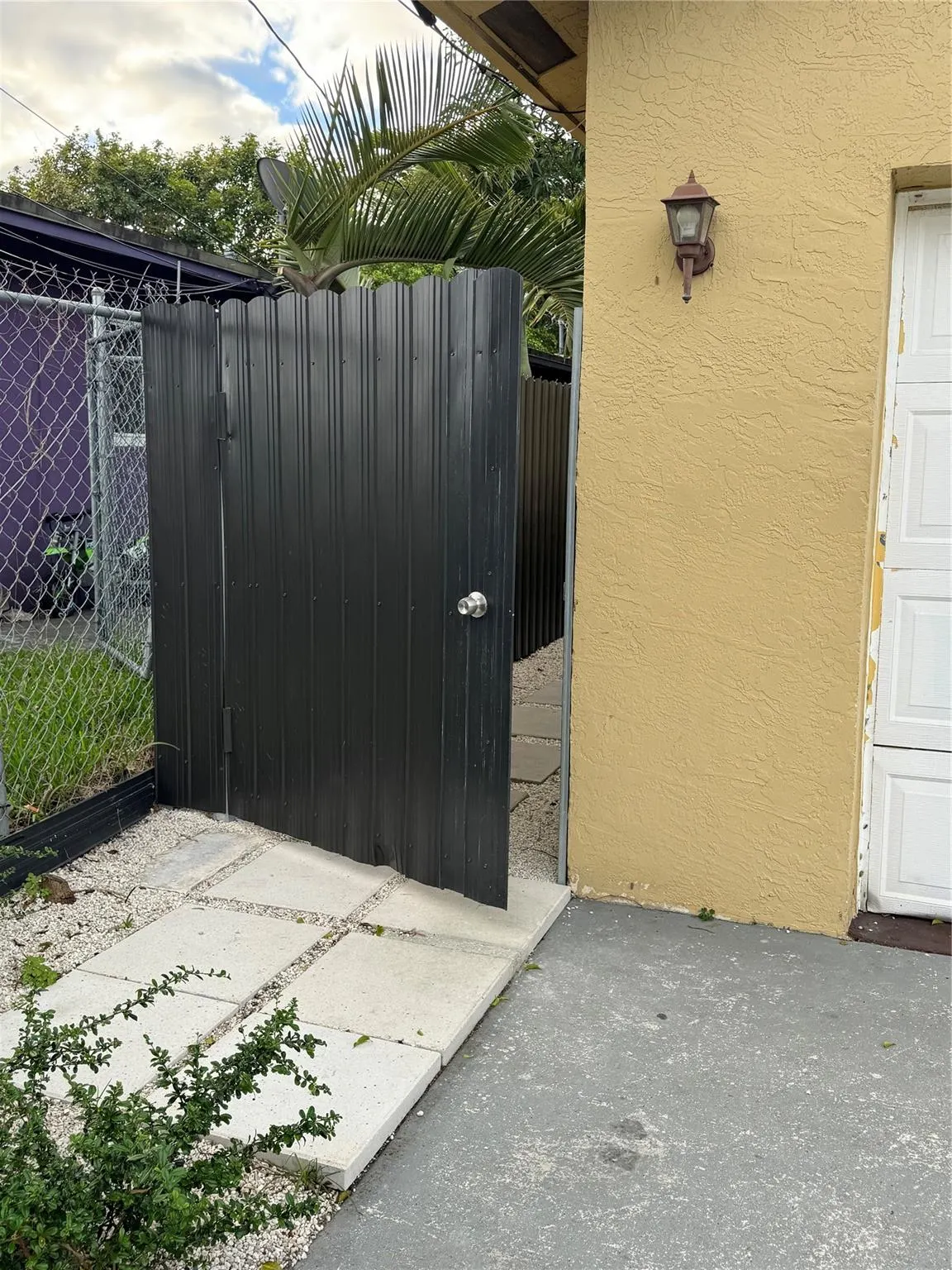 1136 NW 5th Ct