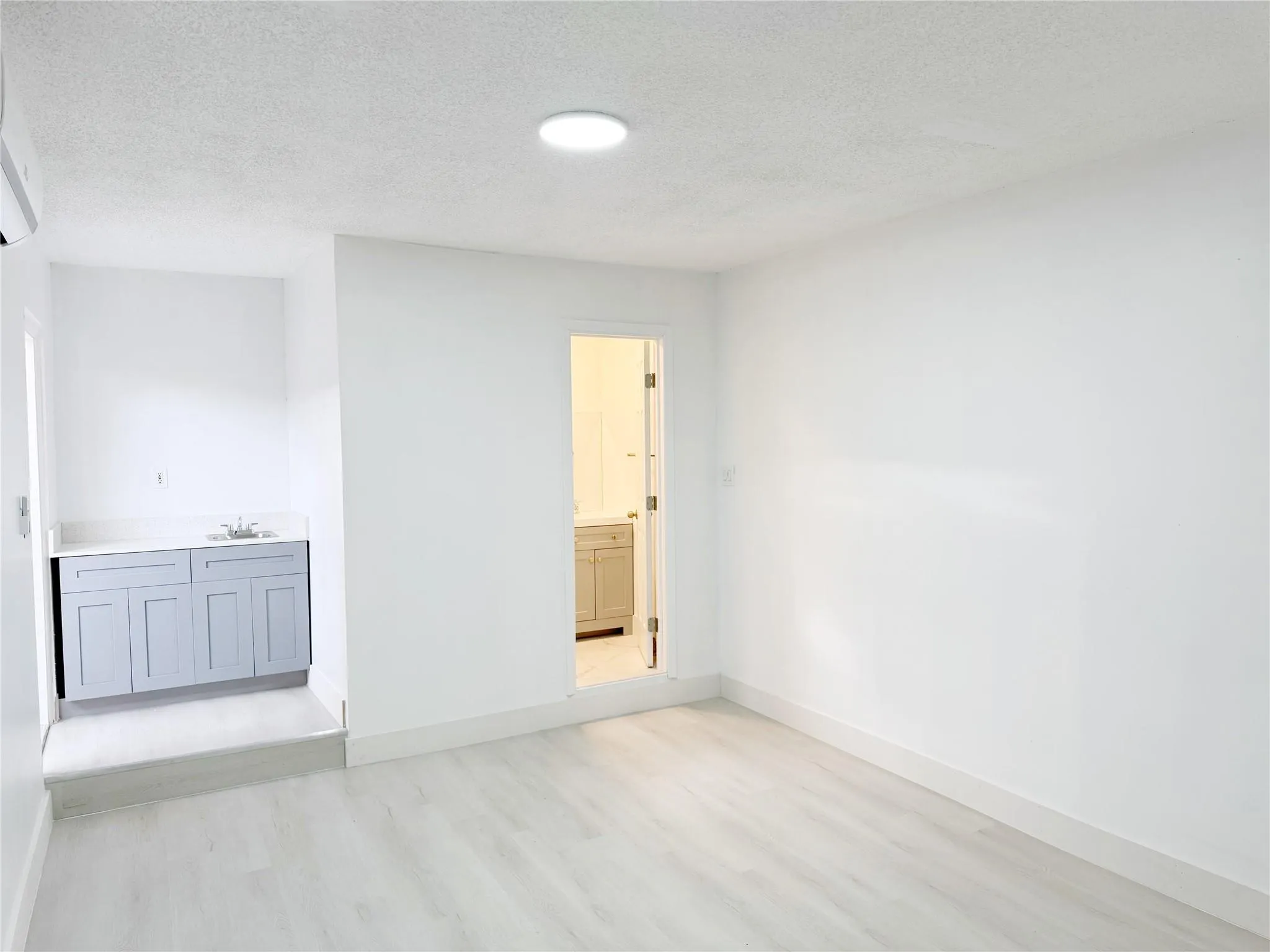 1136 NW 5th Ct