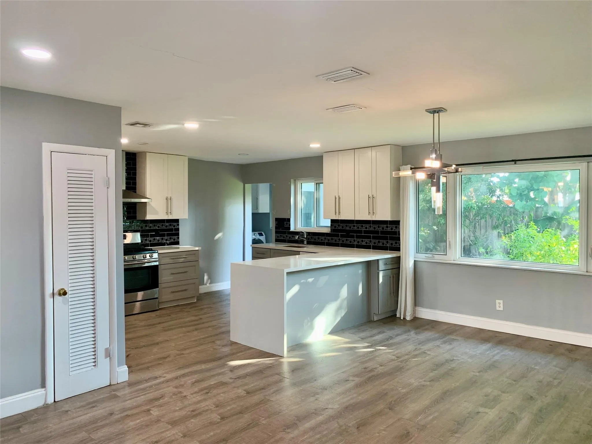 115 -117 SE 2nd Ave, #117