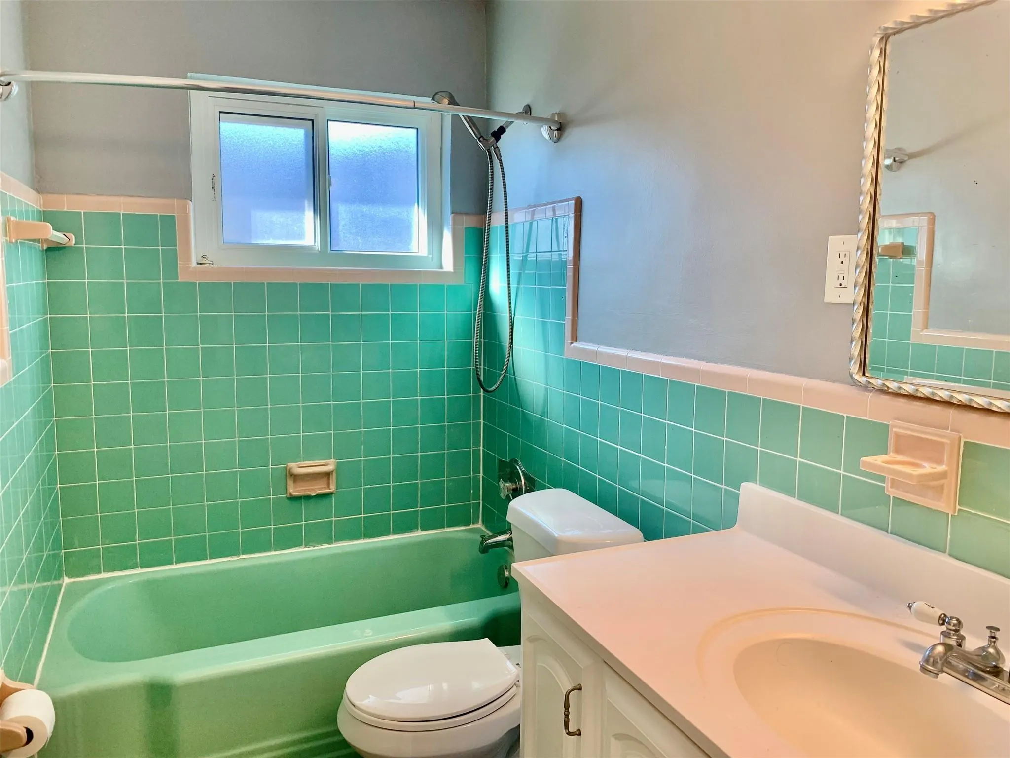 115 -117 SE 2nd Ave, #117