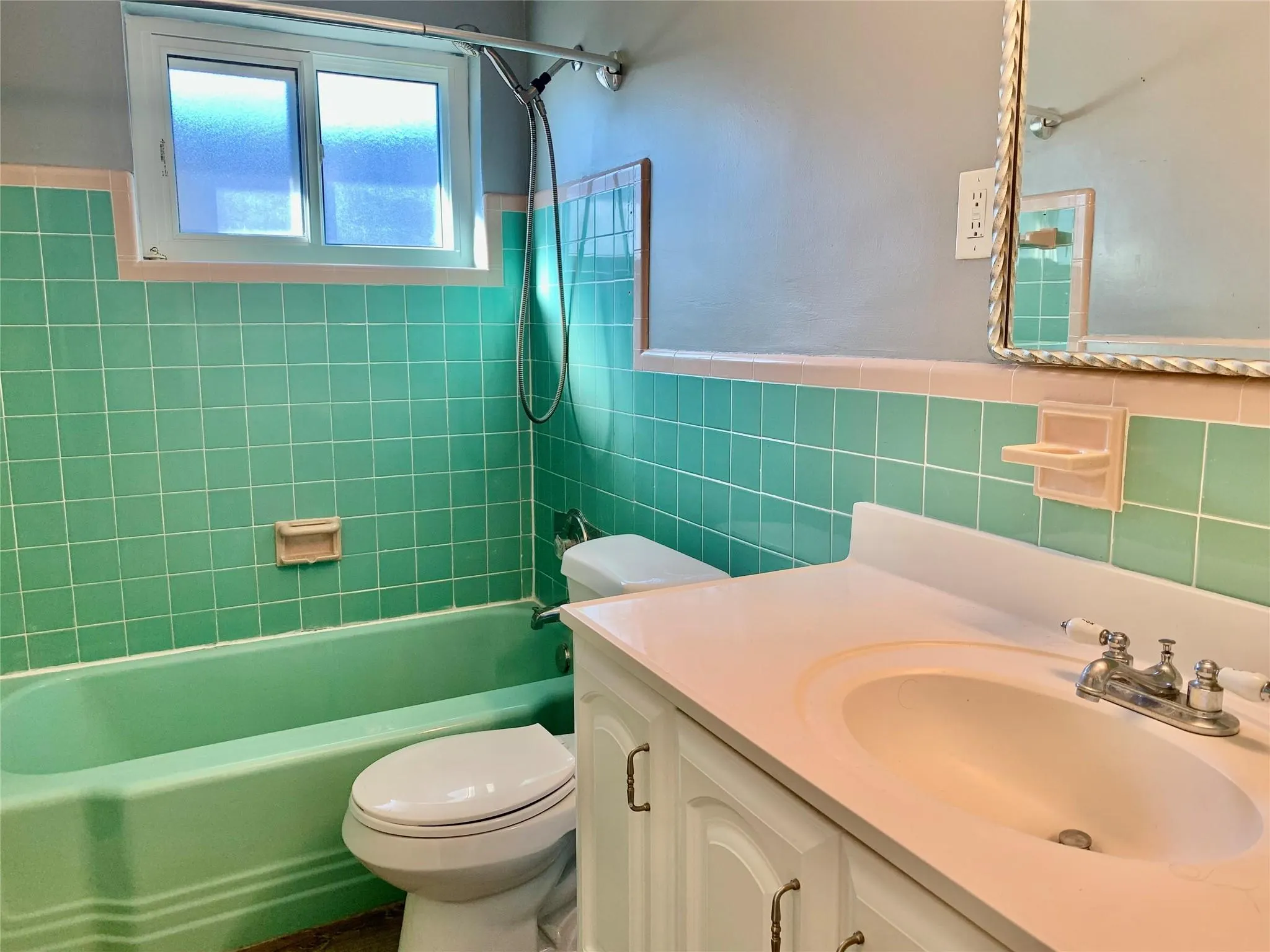 115 -117 SE 2nd Ave, #117