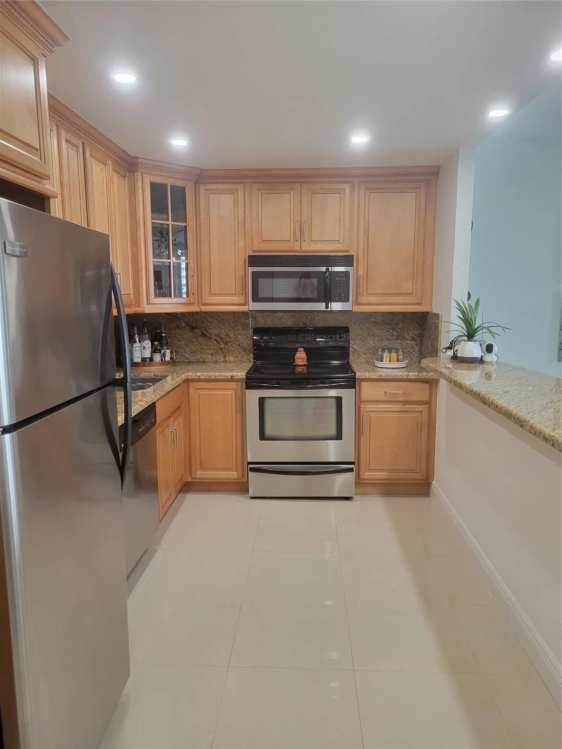 19370 Collins Ave, #809