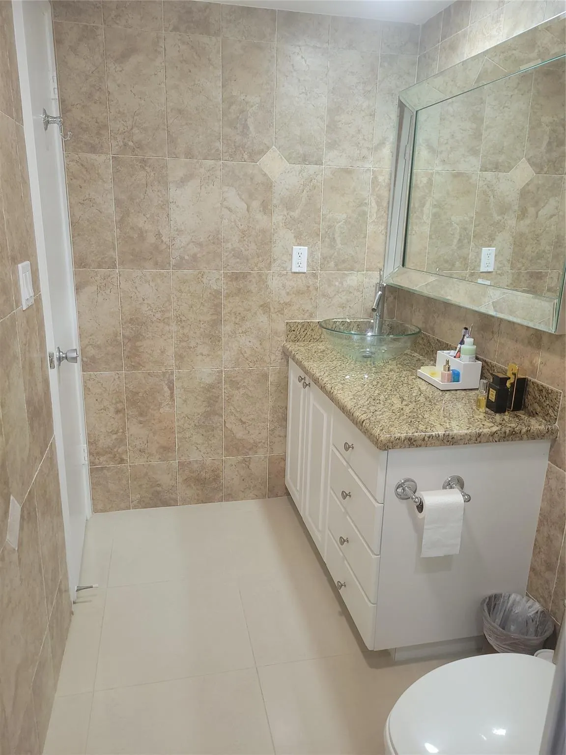 19370 Collins Ave, #809