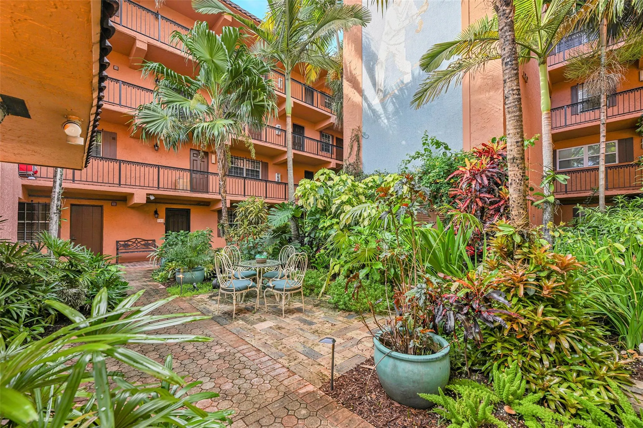 620 Tennis Club Dr, #103