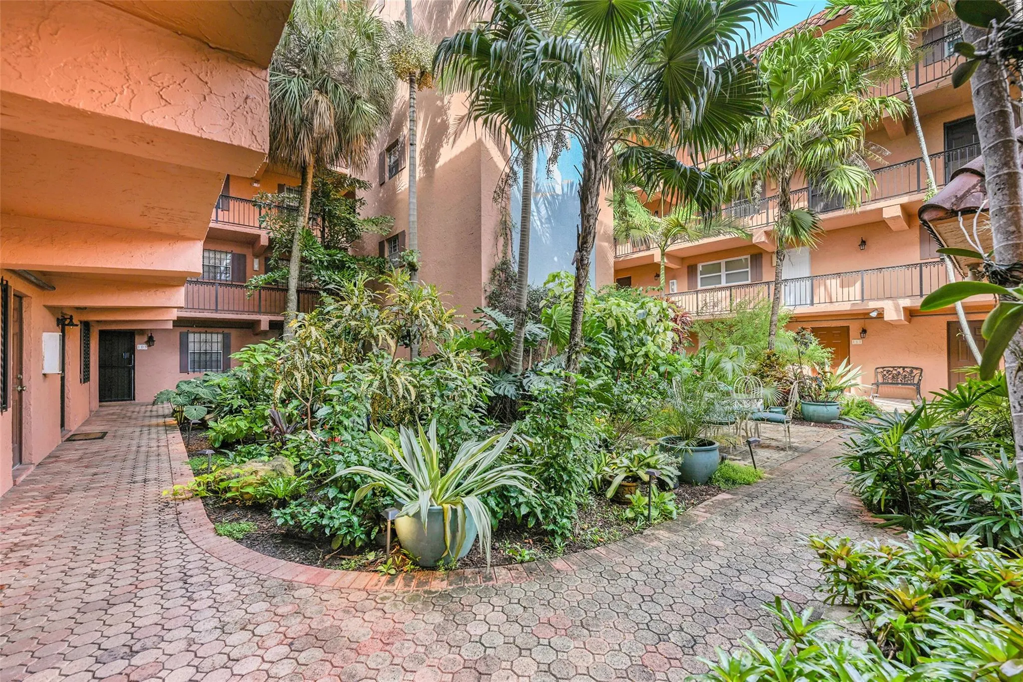 620 Tennis Club Dr, #103