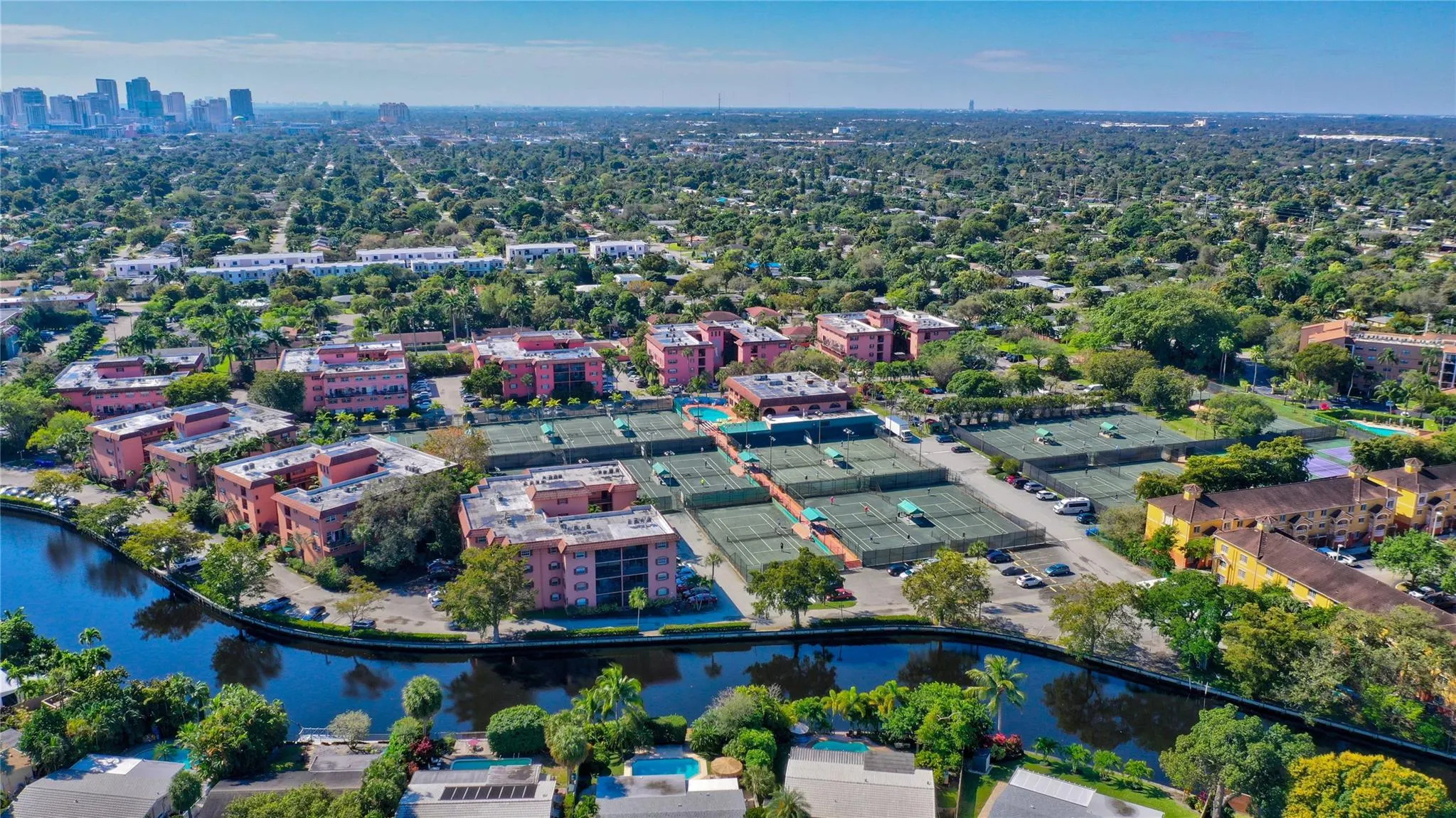 620 Tennis Club Dr, #103