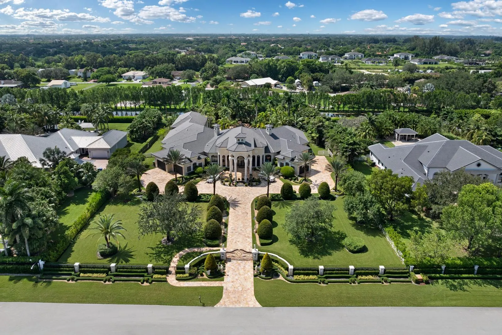 16800 Berkshire Ct